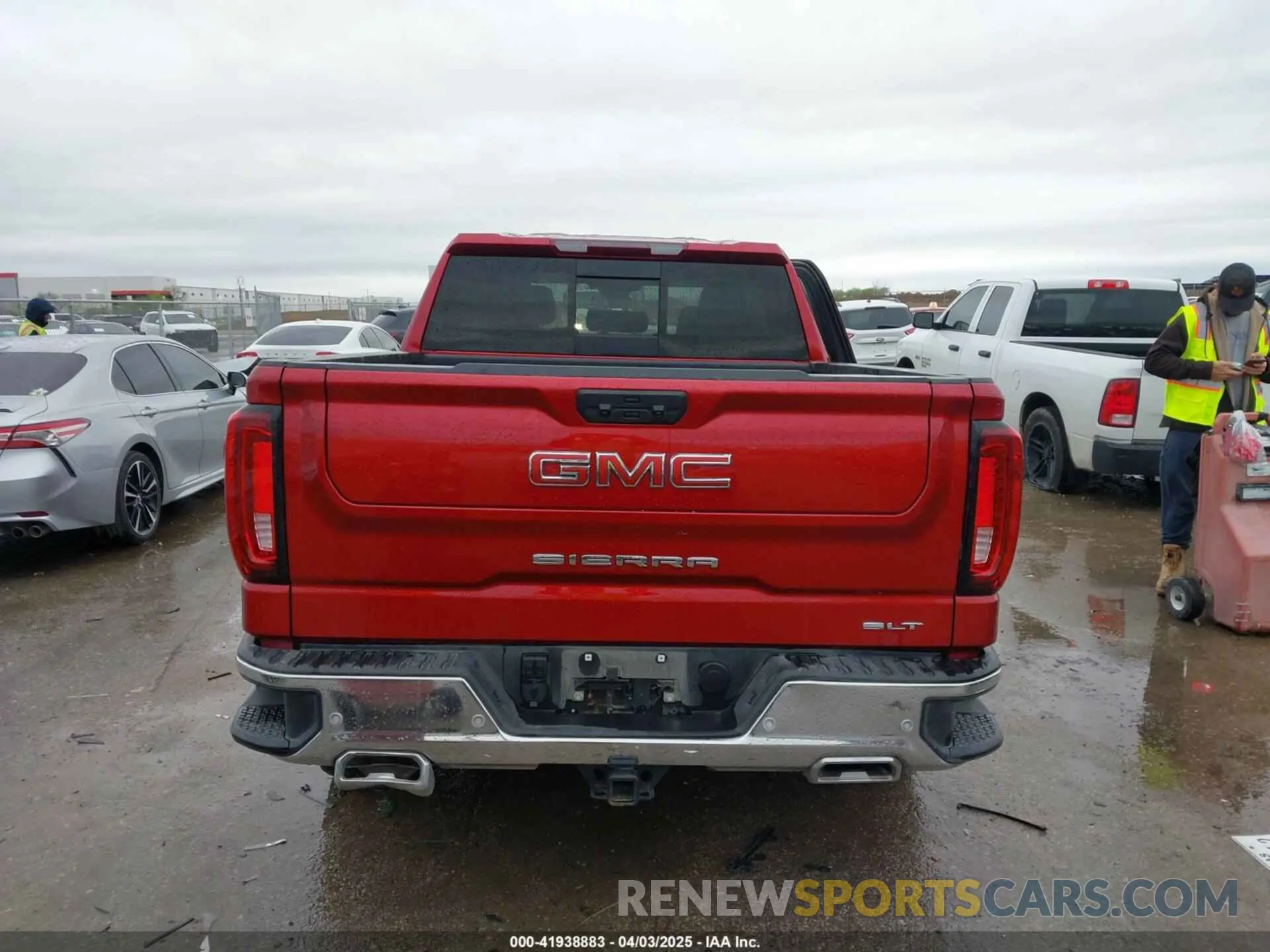 16 Photograph of a damaged car 3GTUUDE86RG367635 GMC SIERRA 1500 2024