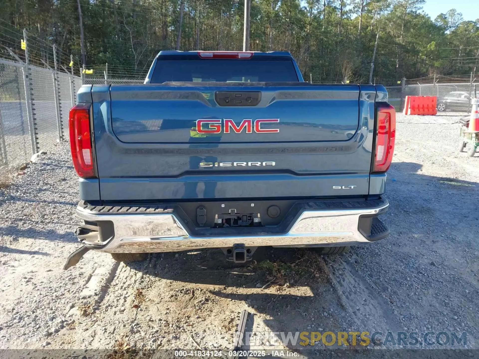 17 Photograph of a damaged car 3GTUUDE8XRG161332 GMC SIERRA 1500 2024