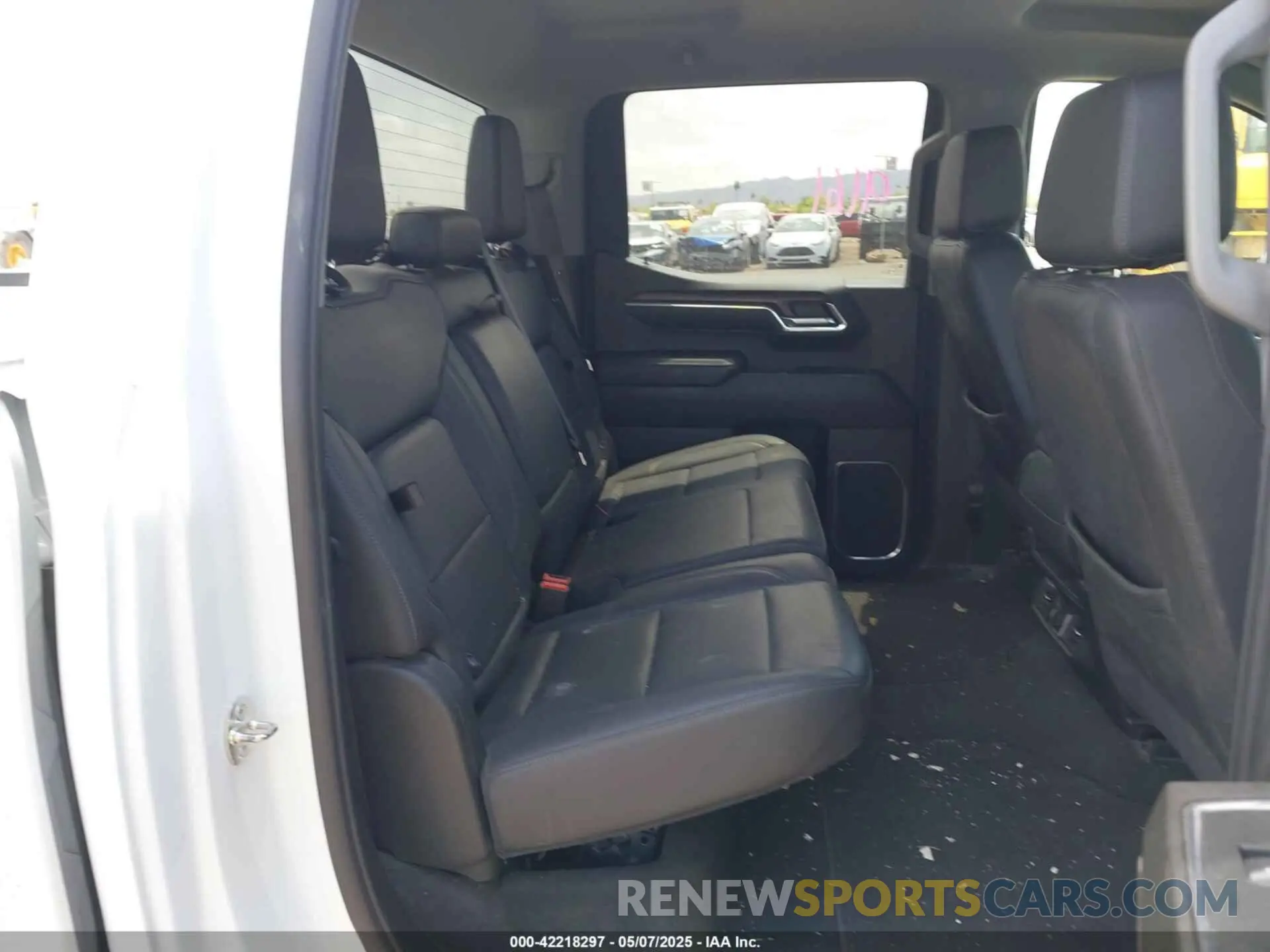 8 Photograph of a damaged car 3GTUUDED3RG142439 GMC SIERRA 1500 2024