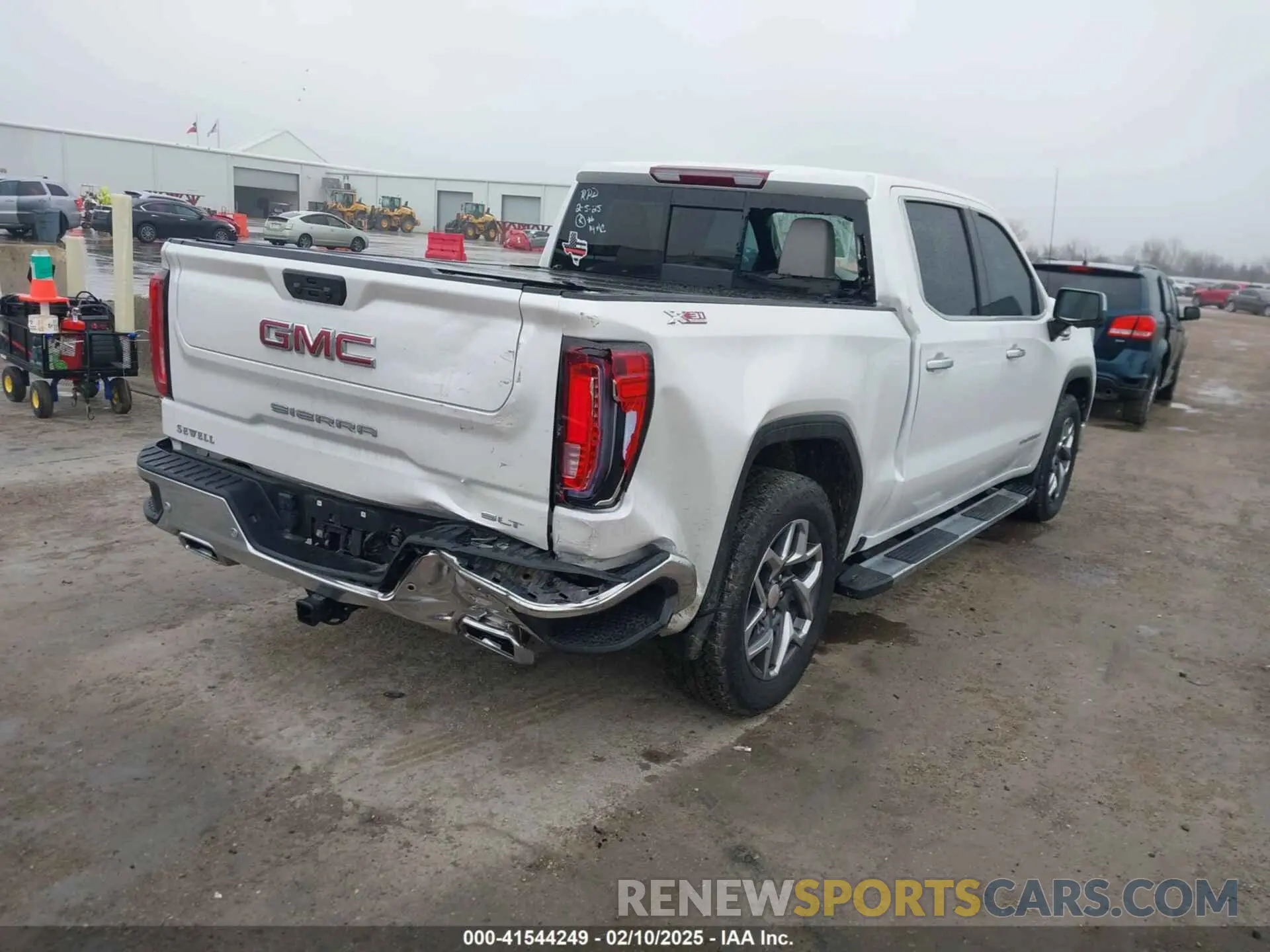 4 Photograph of a damaged car 3GTUUDED6RG367695 GMC SIERRA 1500 2024