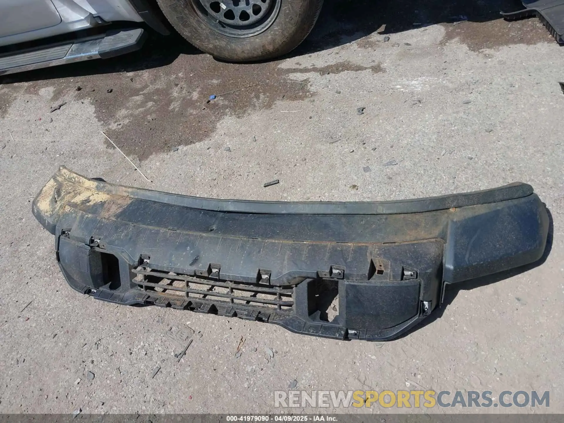 12 Photograph of a damaged car 3GTUUDEDXRG180752 GMC SIERRA 1500 2024