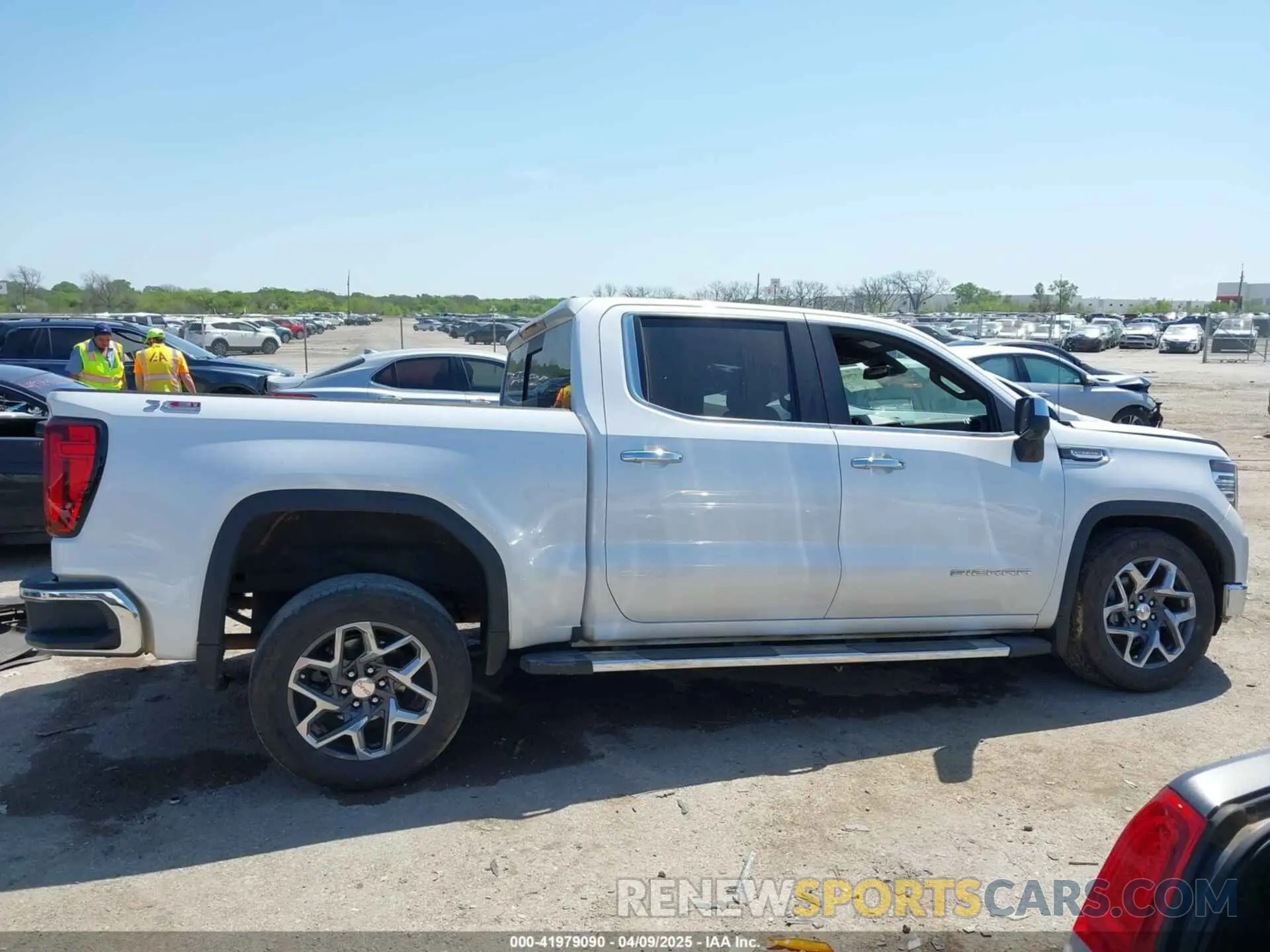 14 Photograph of a damaged car 3GTUUDEDXRG180752 GMC SIERRA 1500 2024