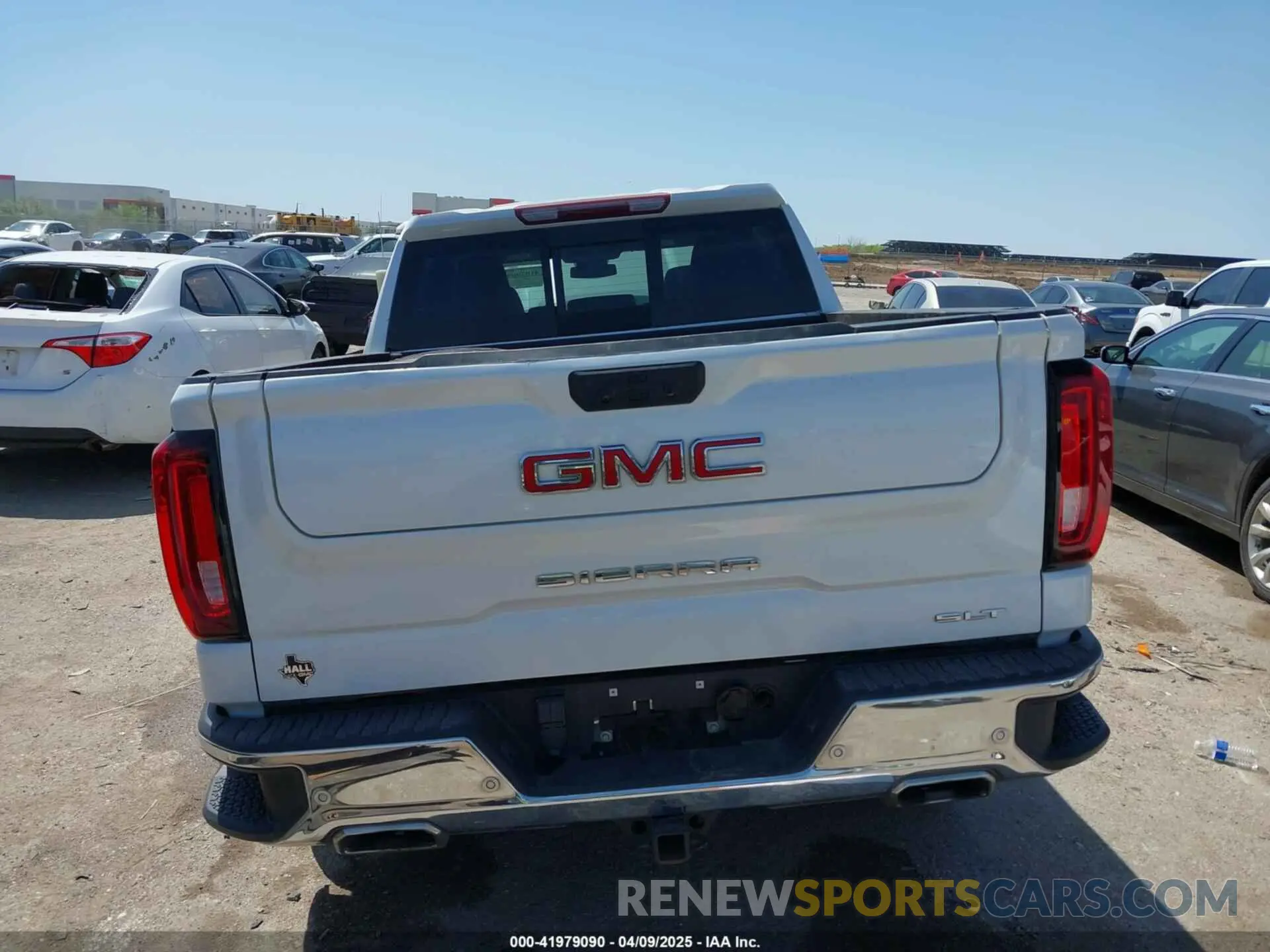 17 Photograph of a damaged car 3GTUUDEDXRG180752 GMC SIERRA 1500 2024
