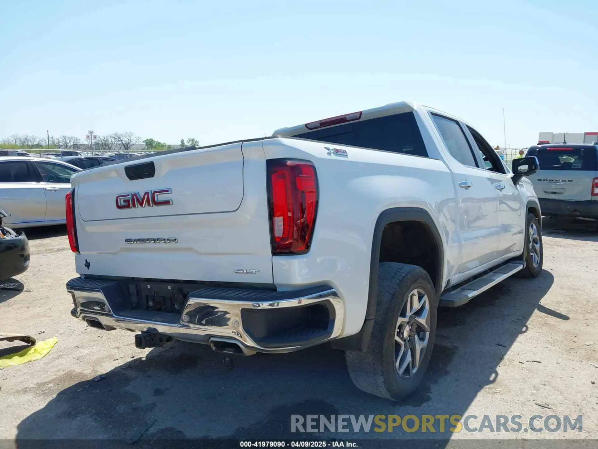 4 Photograph of a damaged car 3GTUUDEDXRG180752 GMC SIERRA 1500 2024
