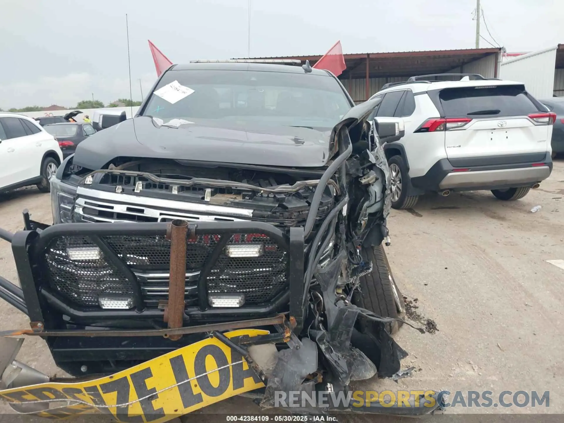 11 Photograph of a damaged car 3GTUUGE82RG266805 GMC SIERRA 1500 2024