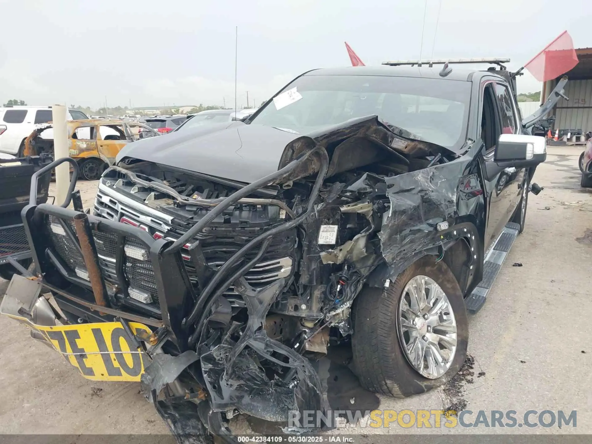 2 Photograph of a damaged car 3GTUUGE82RG266805 GMC SIERRA 1500 2024