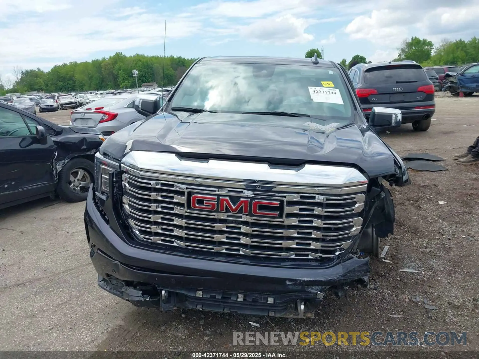 13 Photograph of a damaged car 3GTUUGED4RG312017 GMC SIERRA 1500 2024
