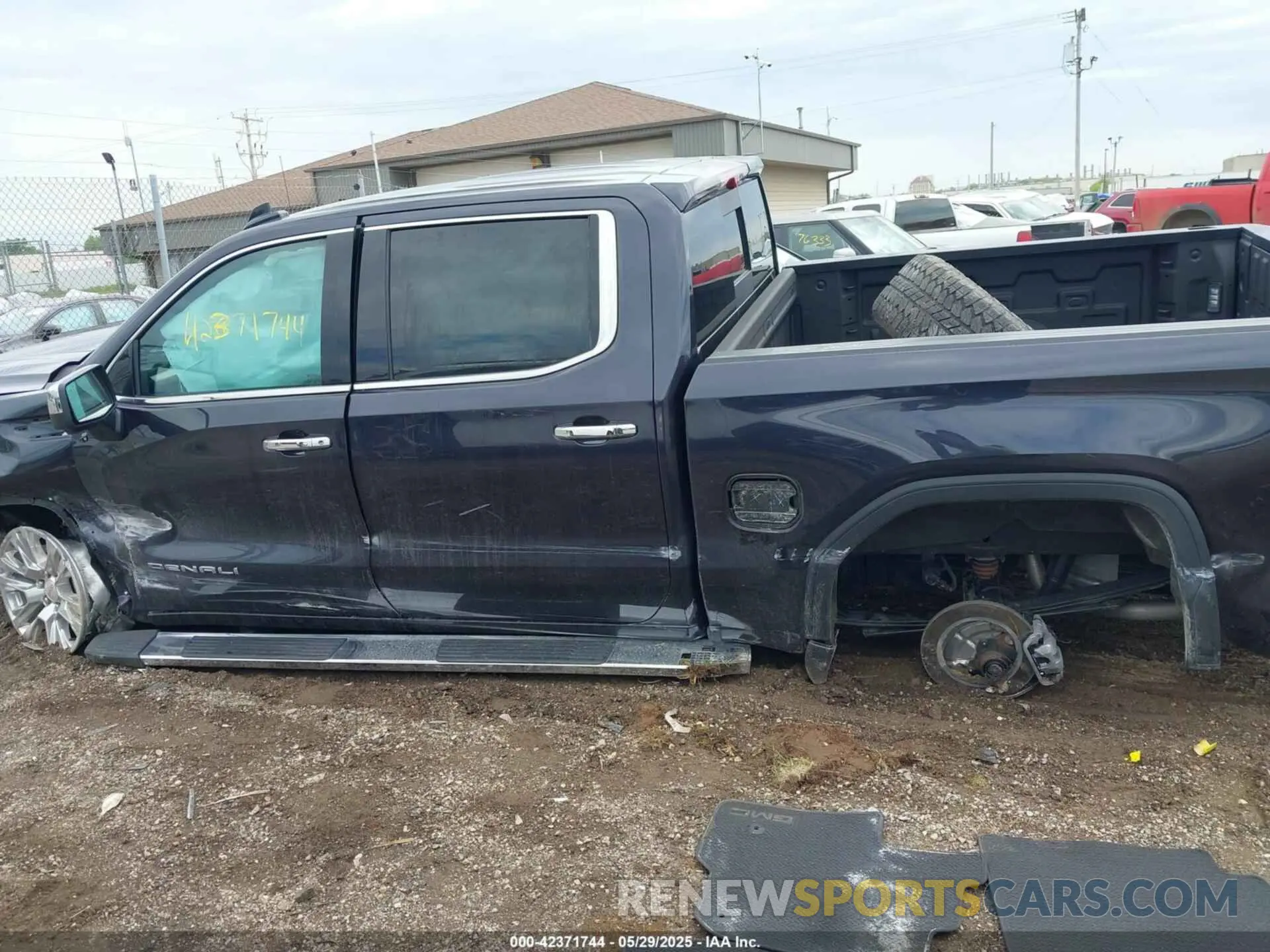 15 Photograph of a damaged car 3GTUUGED4RG312017 GMC SIERRA 1500 2024