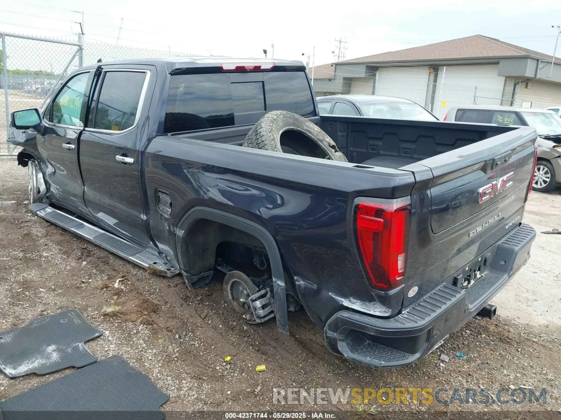 3 Photograph of a damaged car 3GTUUGED4RG312017 GMC SIERRA 1500 2024