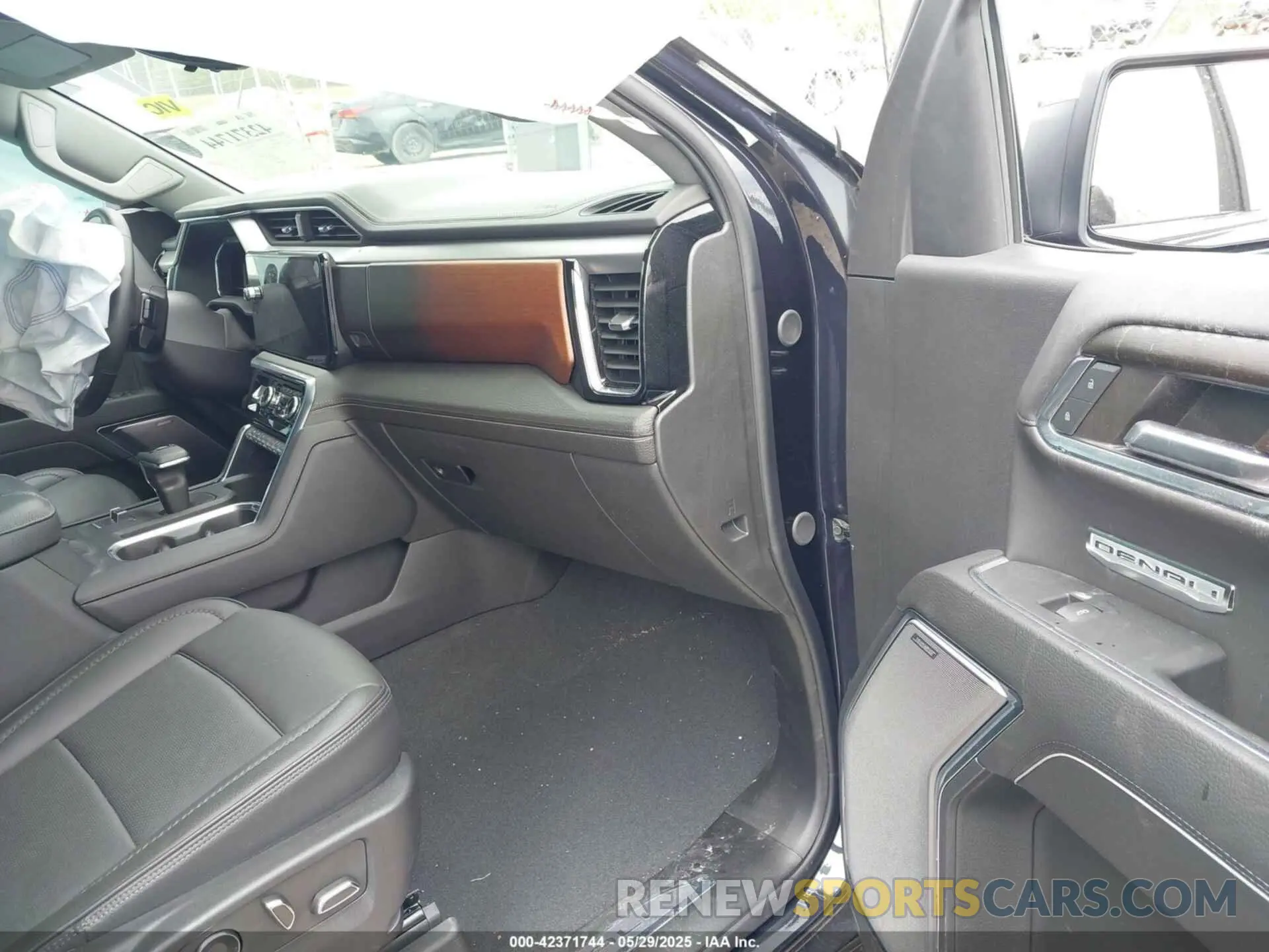 5 Photograph of a damaged car 3GTUUGED4RG312017 GMC SIERRA 1500 2024