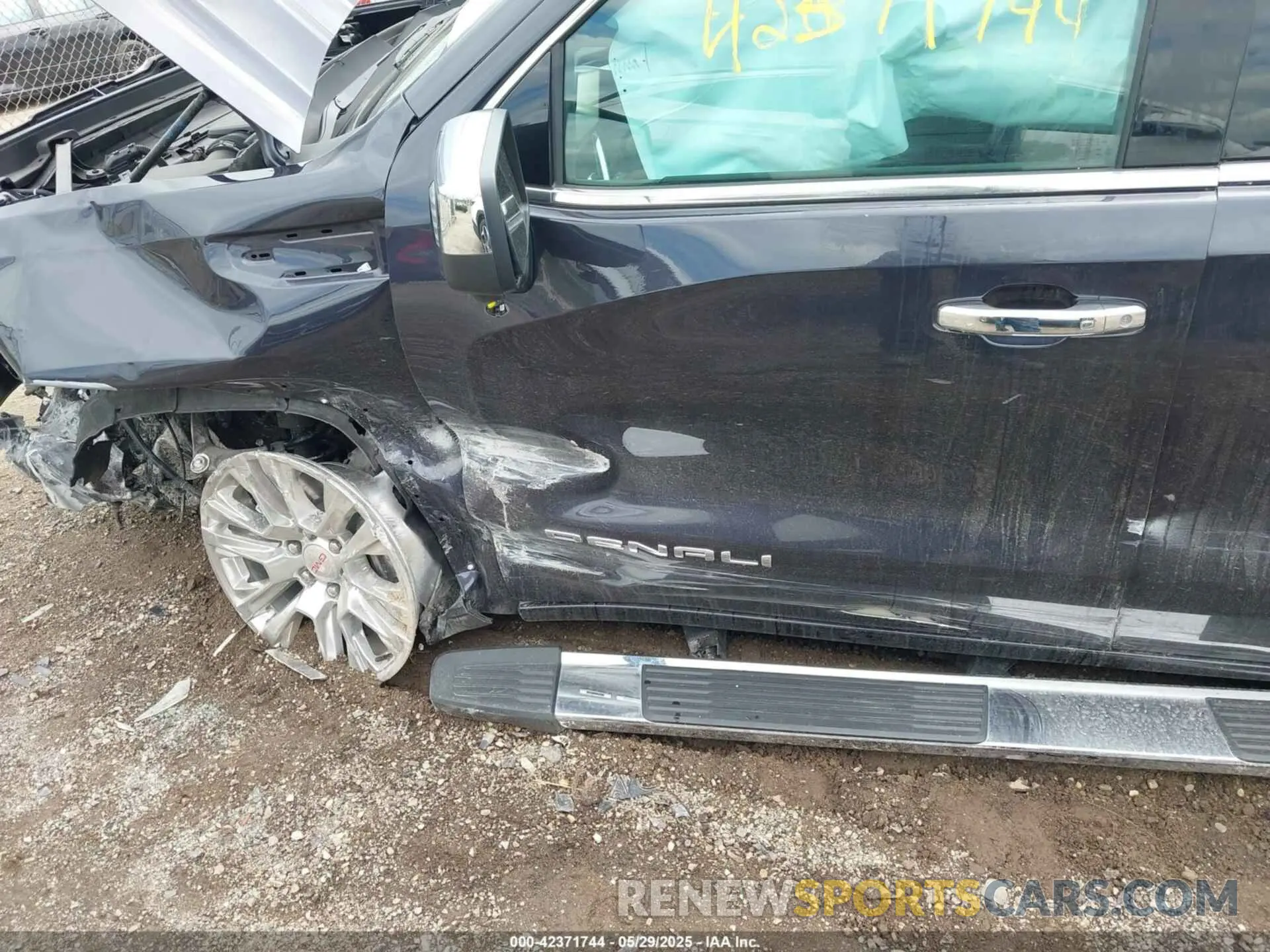 6 Photograph of a damaged car 3GTUUGED4RG312017 GMC SIERRA 1500 2024