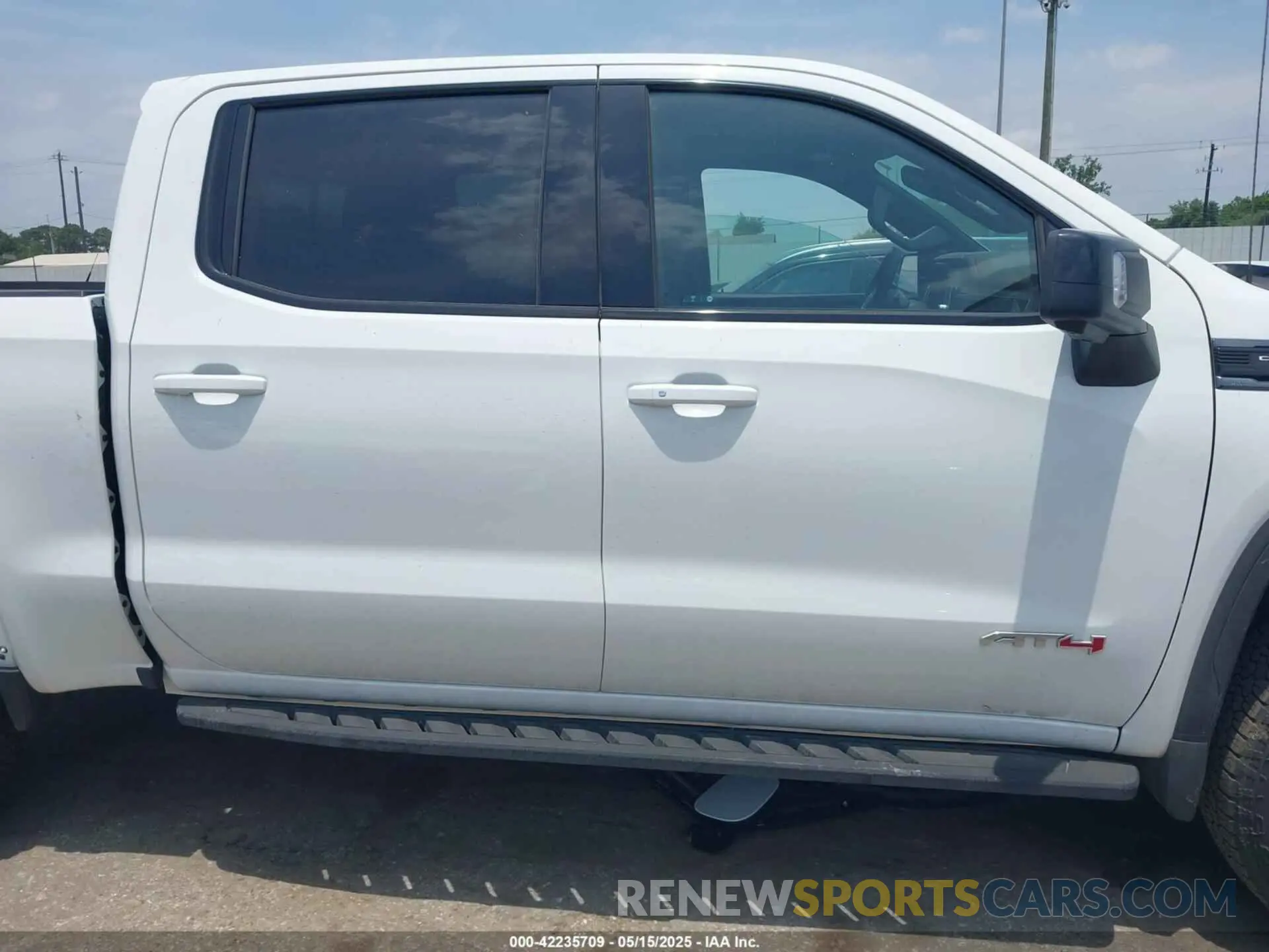 13 Photograph of a damaged car 1GTUUEE82SZ160087 GMC SIERRA 1500 2025