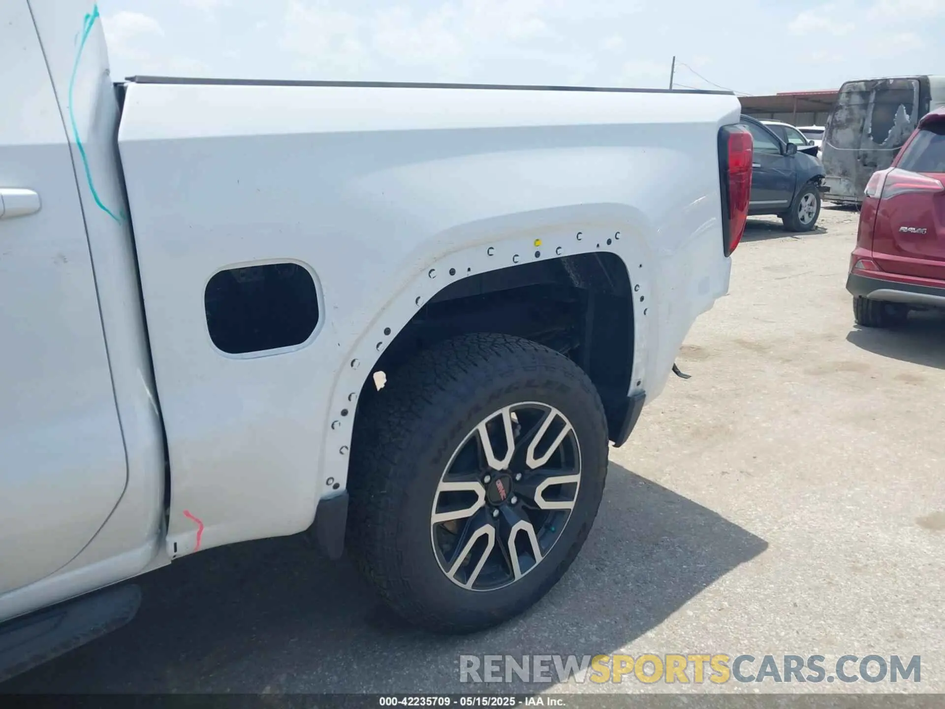6 Photograph of a damaged car 1GTUUEE82SZ160087 GMC SIERRA 1500 2025