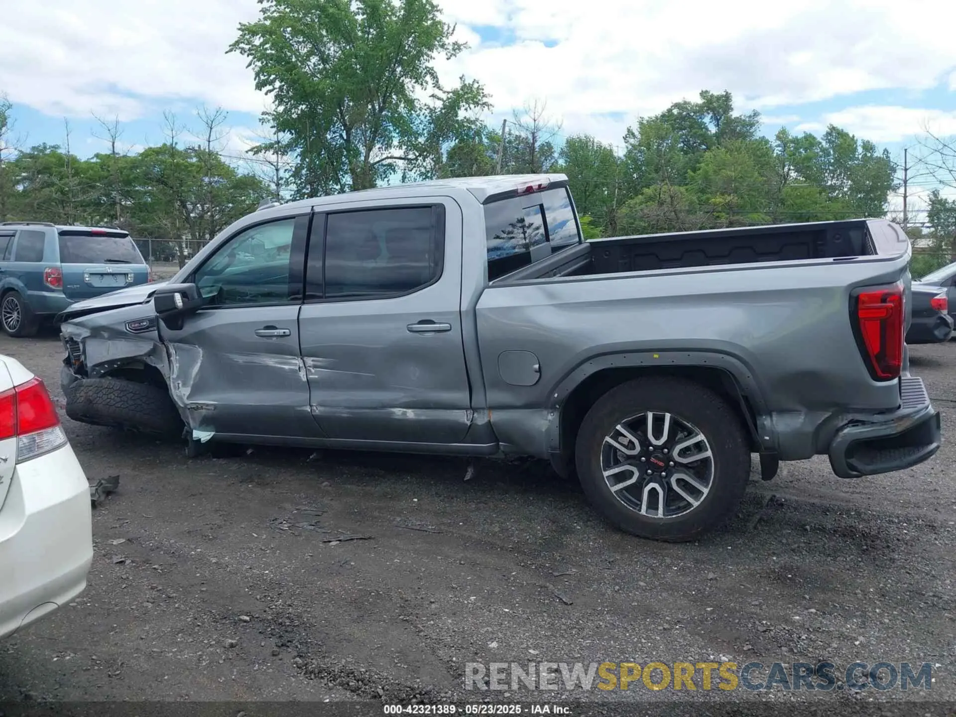 14 Photograph of a damaged car 1GTUUEELXSZ185307 GMC SIERRA 1500 2025