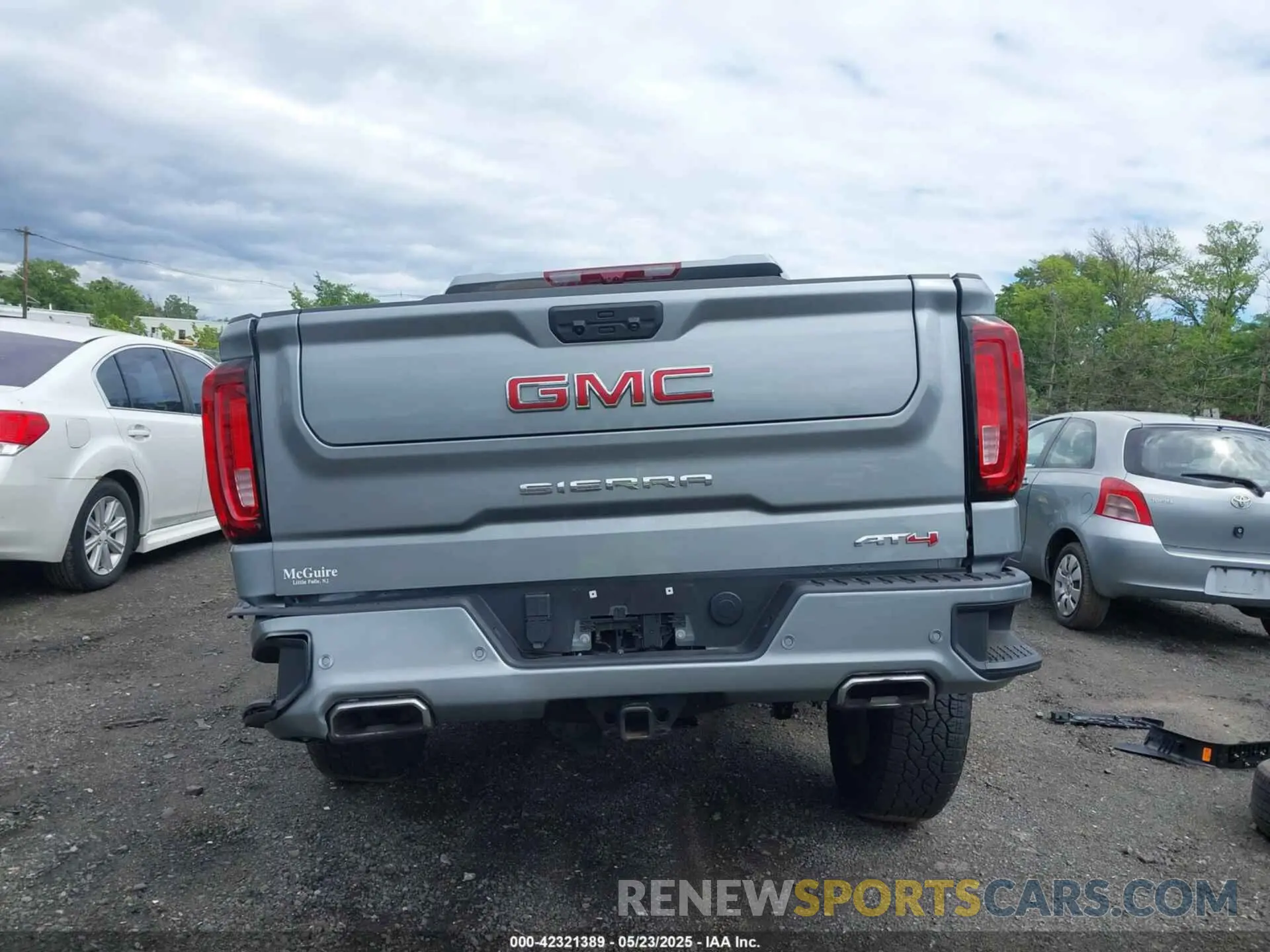 16 Photograph of a damaged car 1GTUUEELXSZ185307 GMC SIERRA 1500 2025
