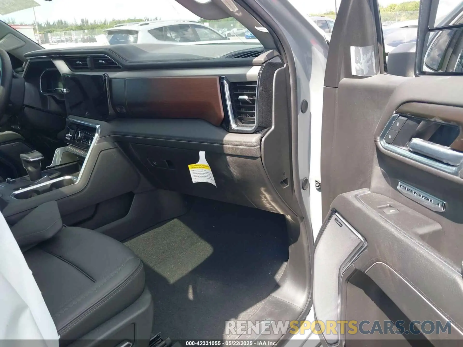 5 Photograph of a damaged car 1GTUUGEL9SZ177971 GMC SIERRA 1500 2025