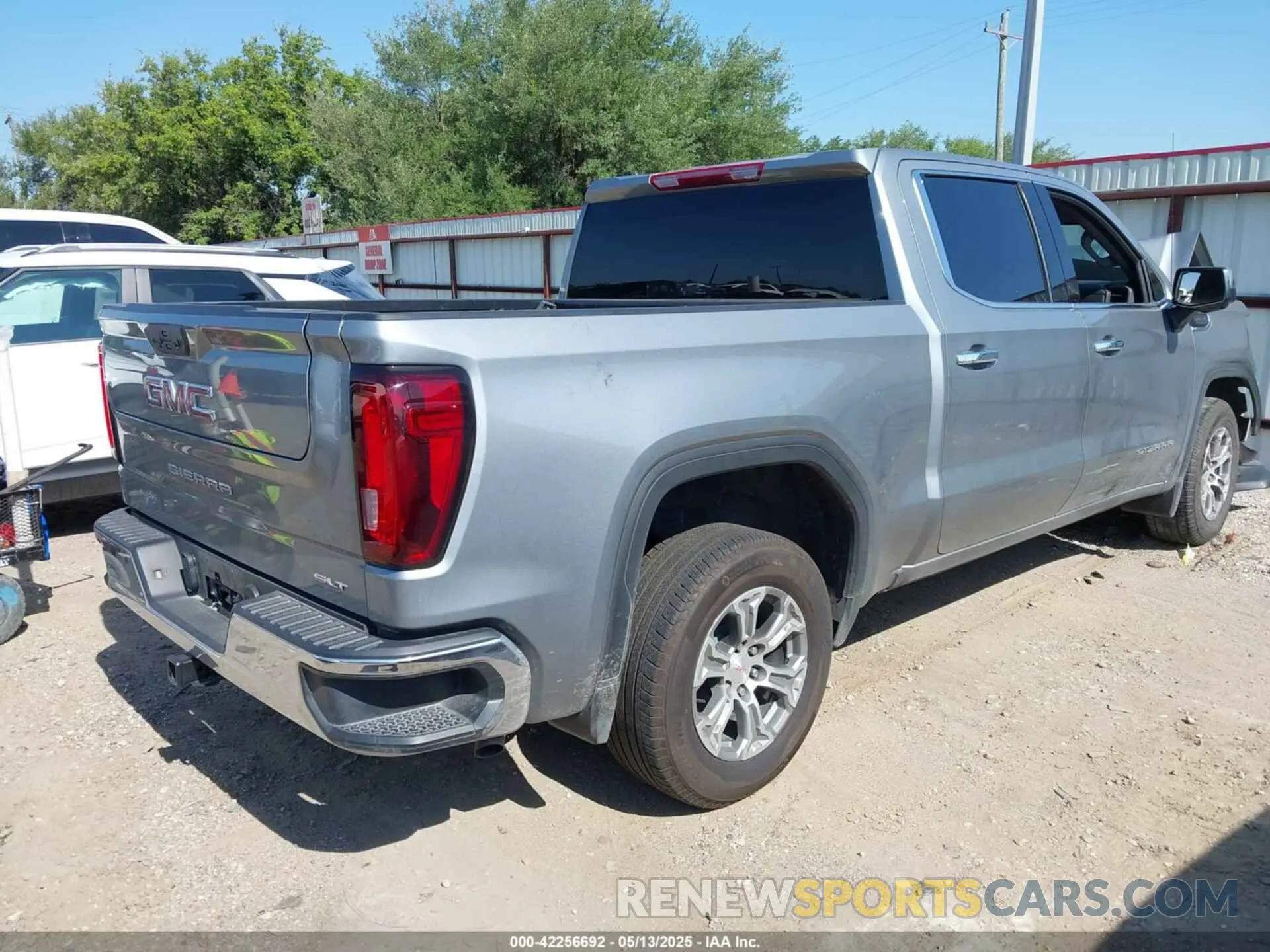 4 Photograph of a damaged car 3GTPHDED0SG125105 GMC SIERRA 1500 2025