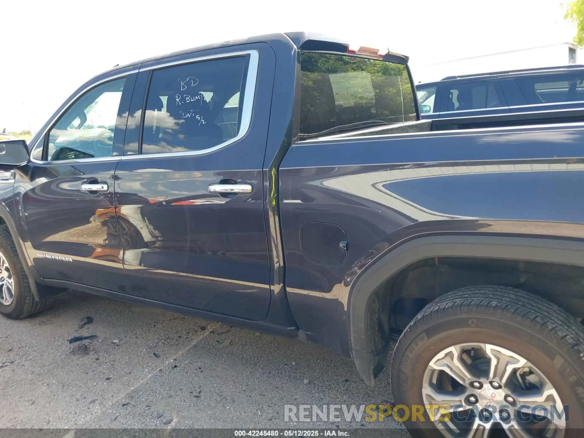 14 Photograph of a damaged car 3GTPHDED0SG204712 GMC SIERRA 1500 2025