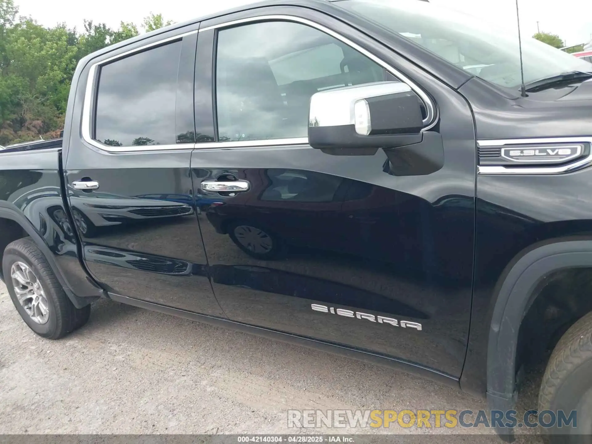 12 Photograph of a damaged car 3GTPHDED1SG178704 GMC SIERRA 1500 2025