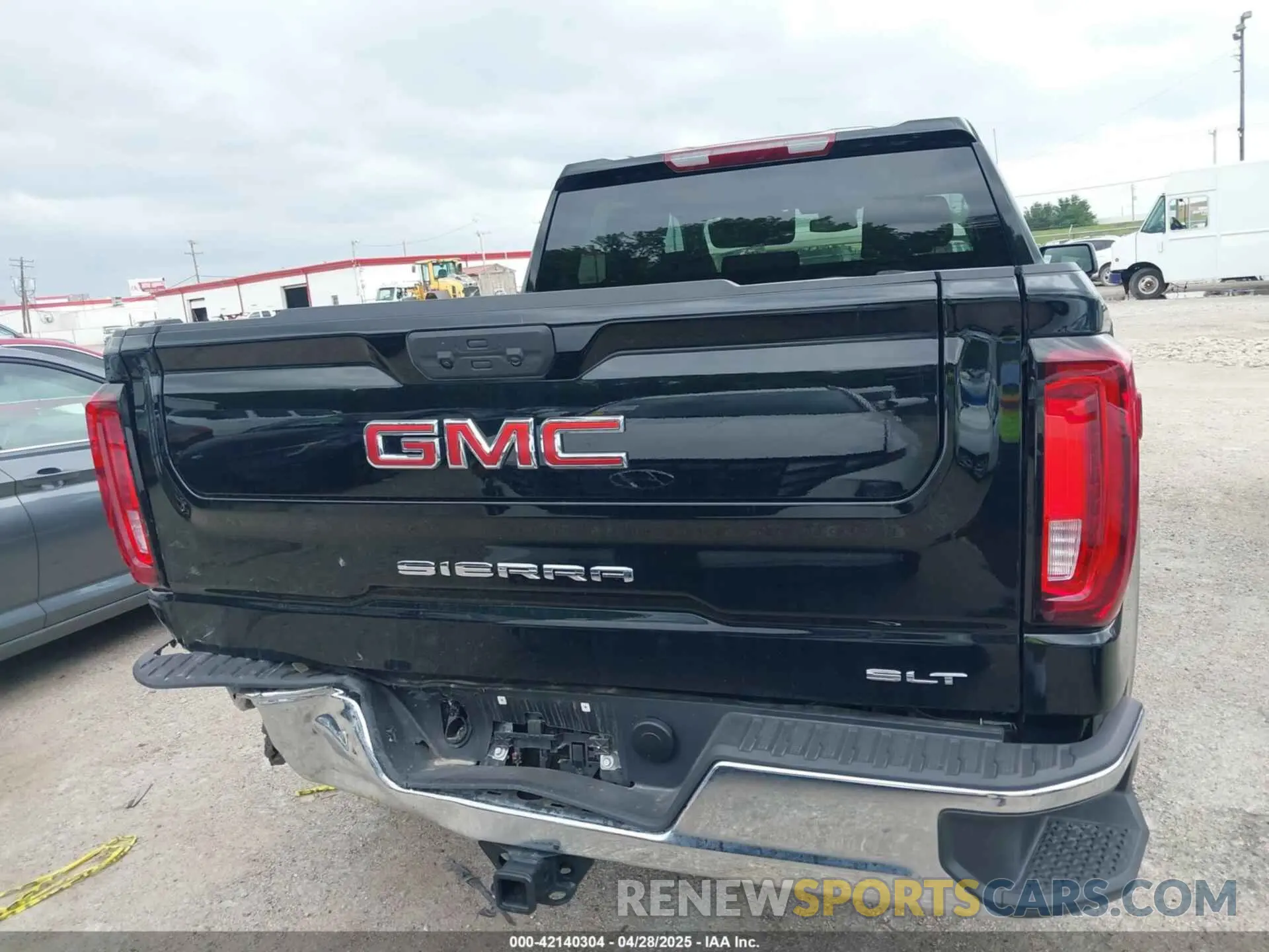 15 Photograph of a damaged car 3GTPHDED1SG178704 GMC SIERRA 1500 2025