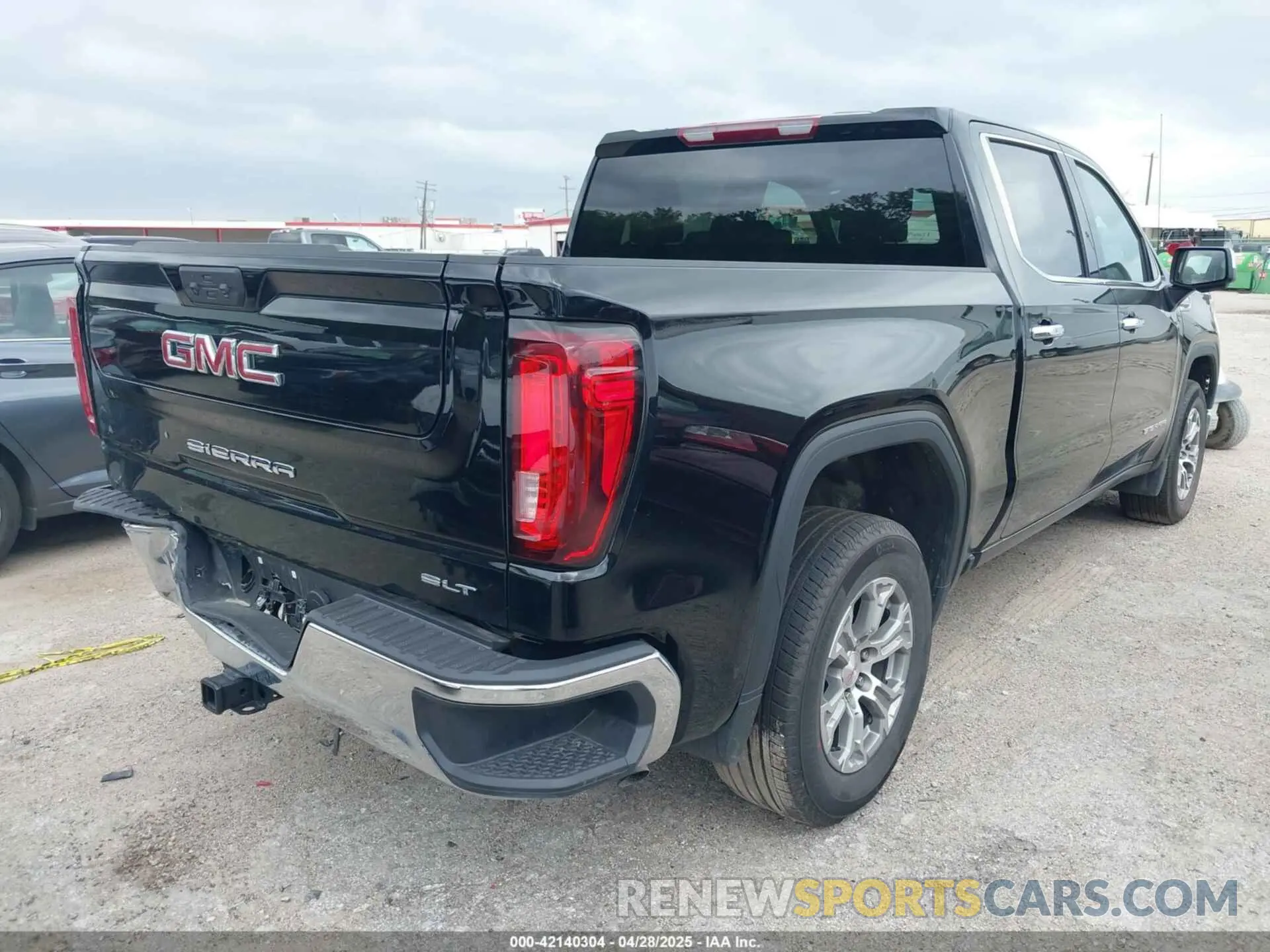 4 Photograph of a damaged car 3GTPHDED1SG178704 GMC SIERRA 1500 2025