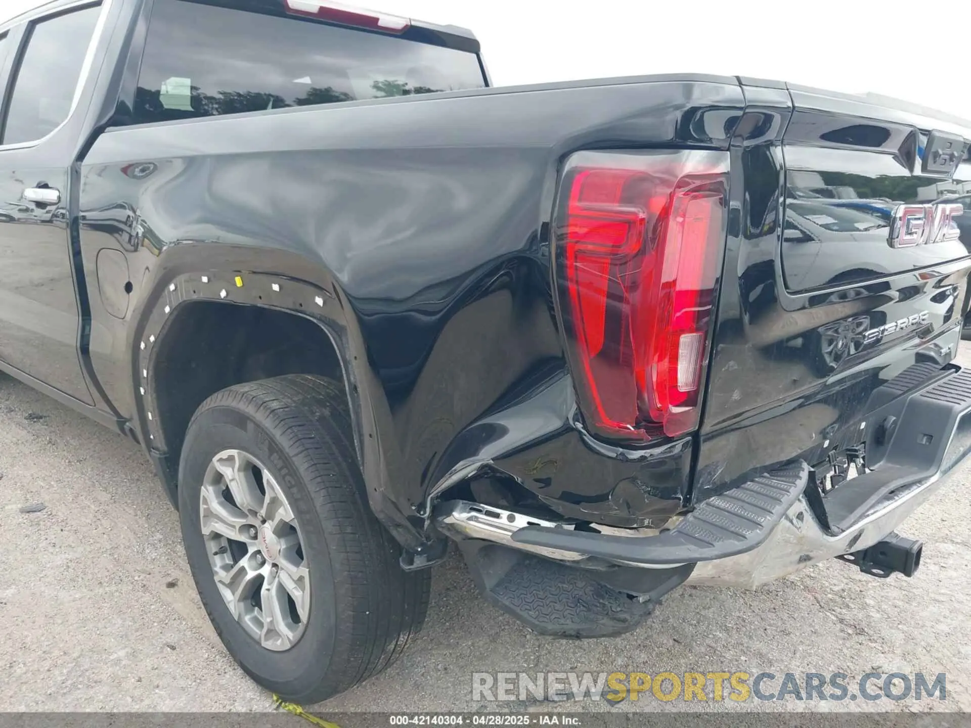 6 Photograph of a damaged car 3GTPHDED1SG178704 GMC SIERRA 1500 2025