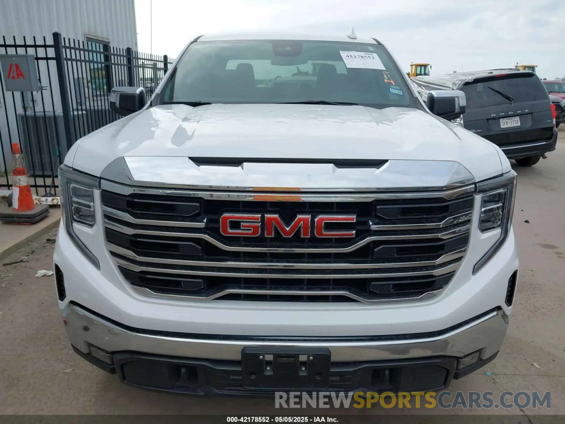 12 Photograph of a damaged car 3GTPHDED3SG138172 GMC SIERRA 1500 2025