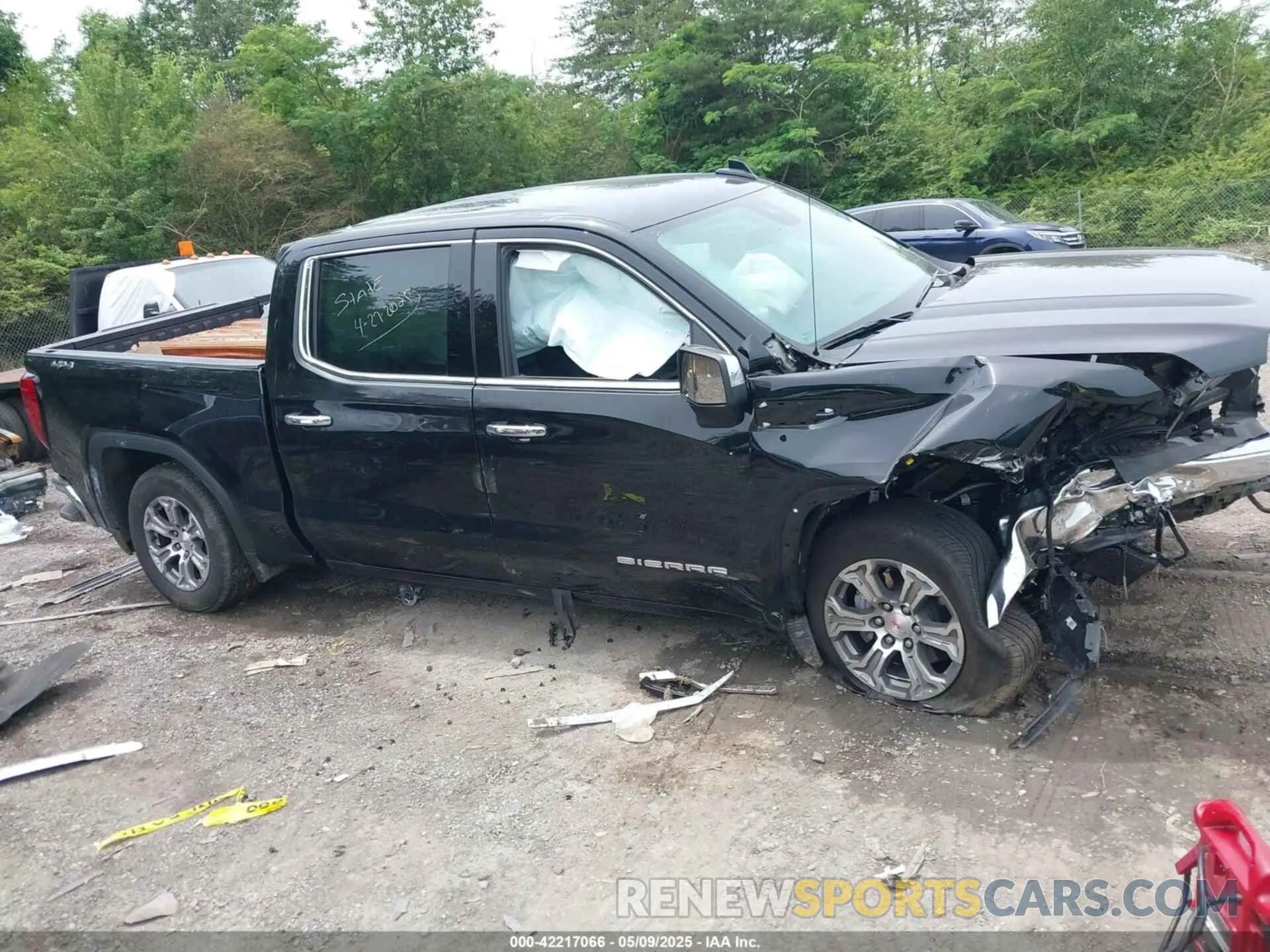 13 Photograph of a damaged car 3GTUUDED4SG203108 GMC SIERRA 1500 2025