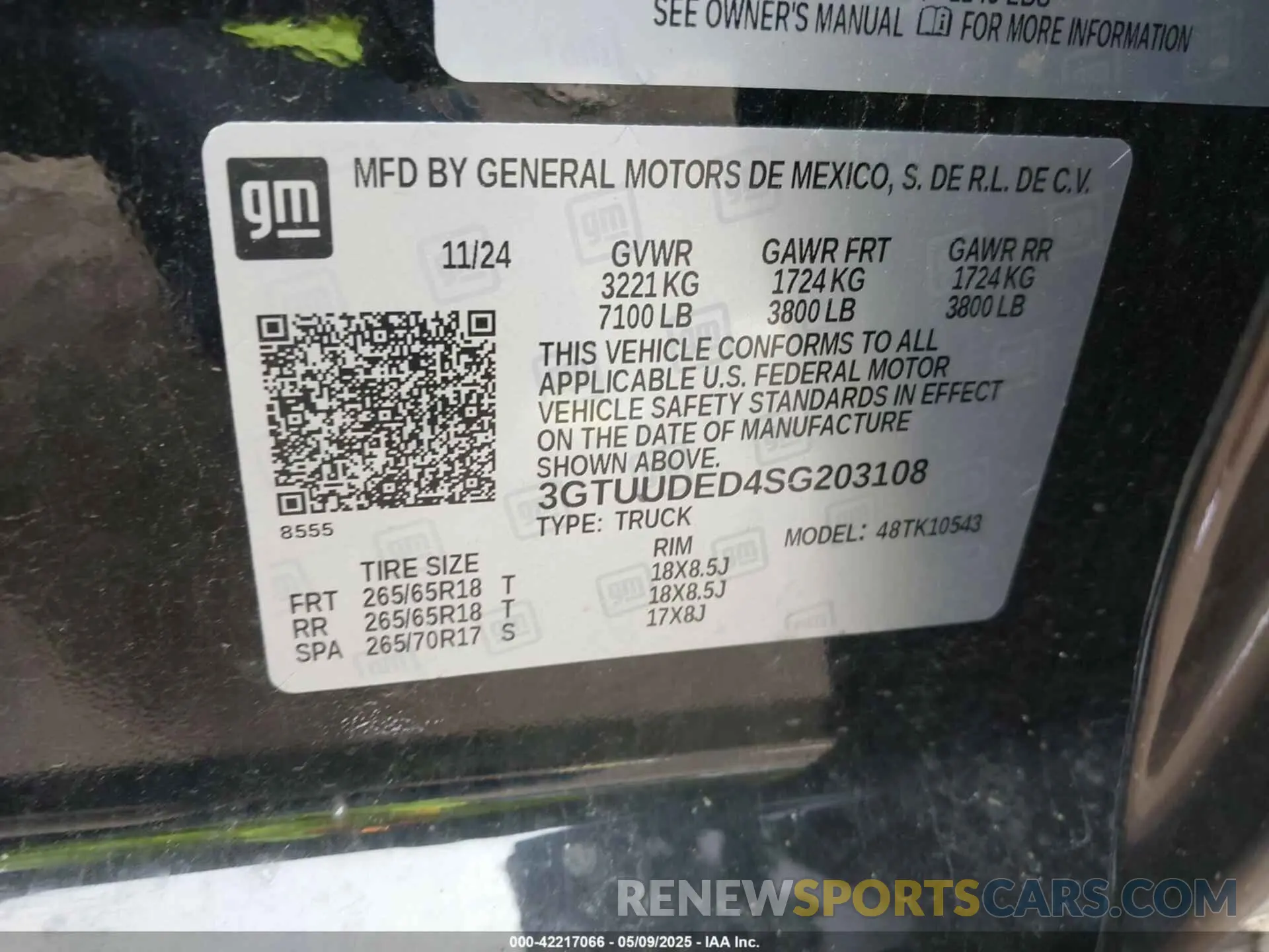 9 Photograph of a damaged car 3GTUUDED4SG203108 GMC SIERRA 1500 2025