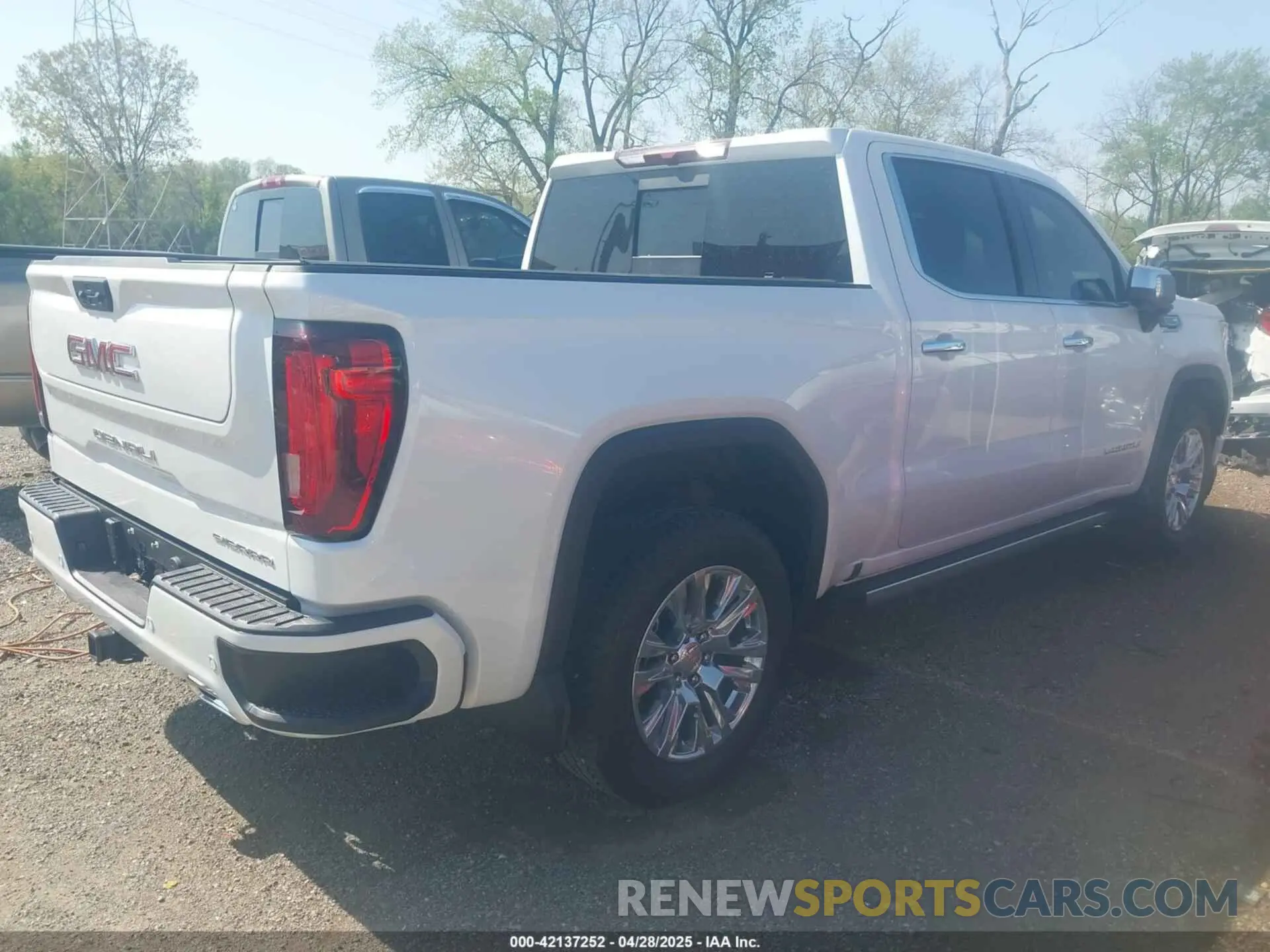 4 Photograph of a damaged car 3GTUUGEDXSG170844 GMC SIERRA 1500 2025