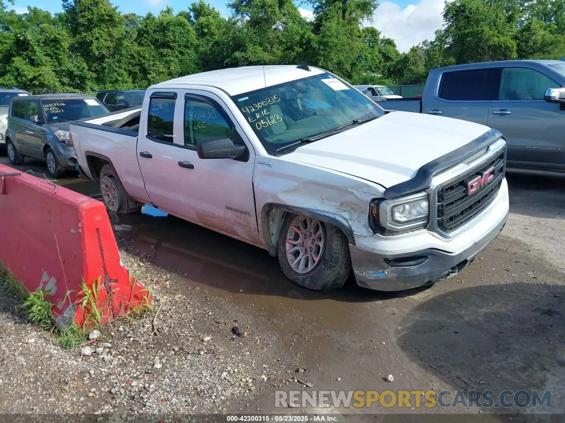 1 Photograph of a damaged car 2GTV2LEC1K1223241 GMC SIERRA 1500 LIMITED 2019