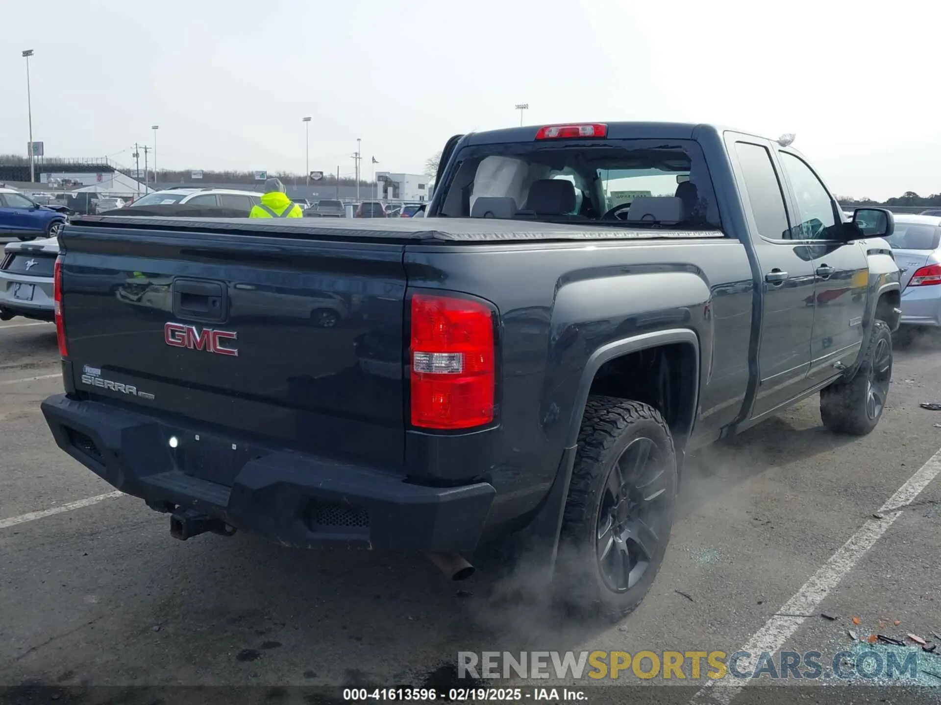 4 Photograph of a damaged car 2GTV2LEC8K1156749 GMC SIERRA 1500 LIMITED 2019