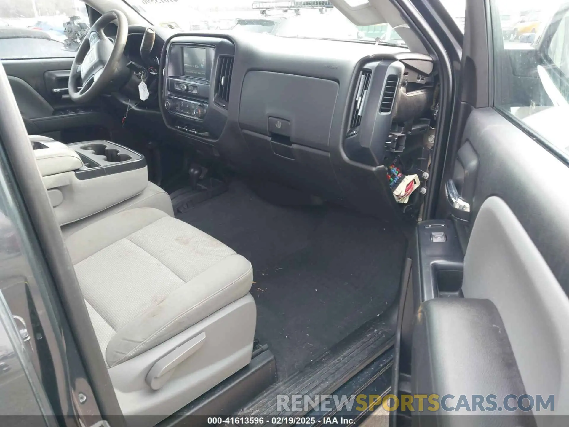5 Photograph of a damaged car 2GTV2LEC8K1156749 GMC SIERRA 1500 LIMITED 2019