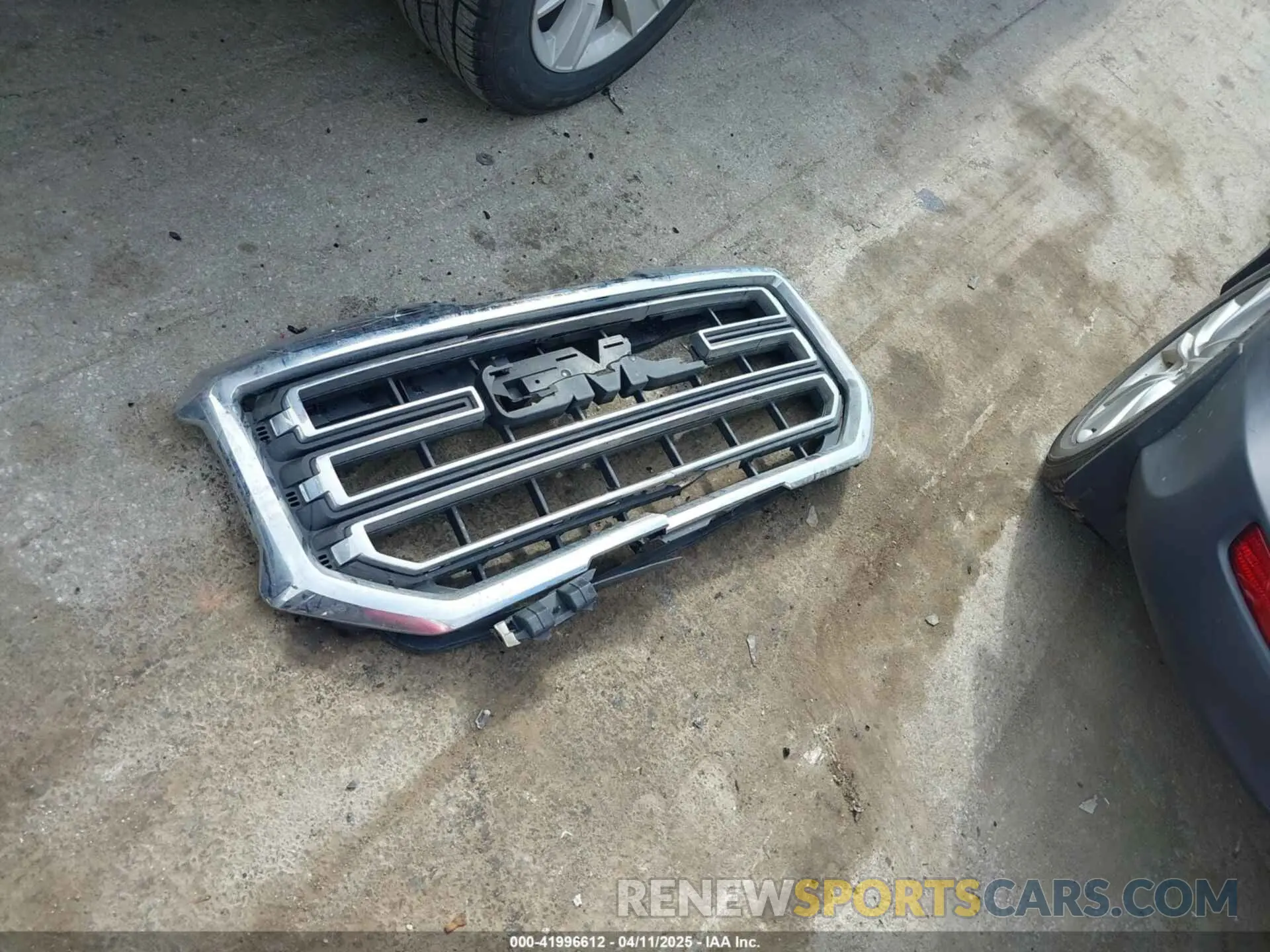 12 Photograph of a damaged car 2GTV2MEC5K1102900 GMC SIERRA 1500 LIMITED 2019