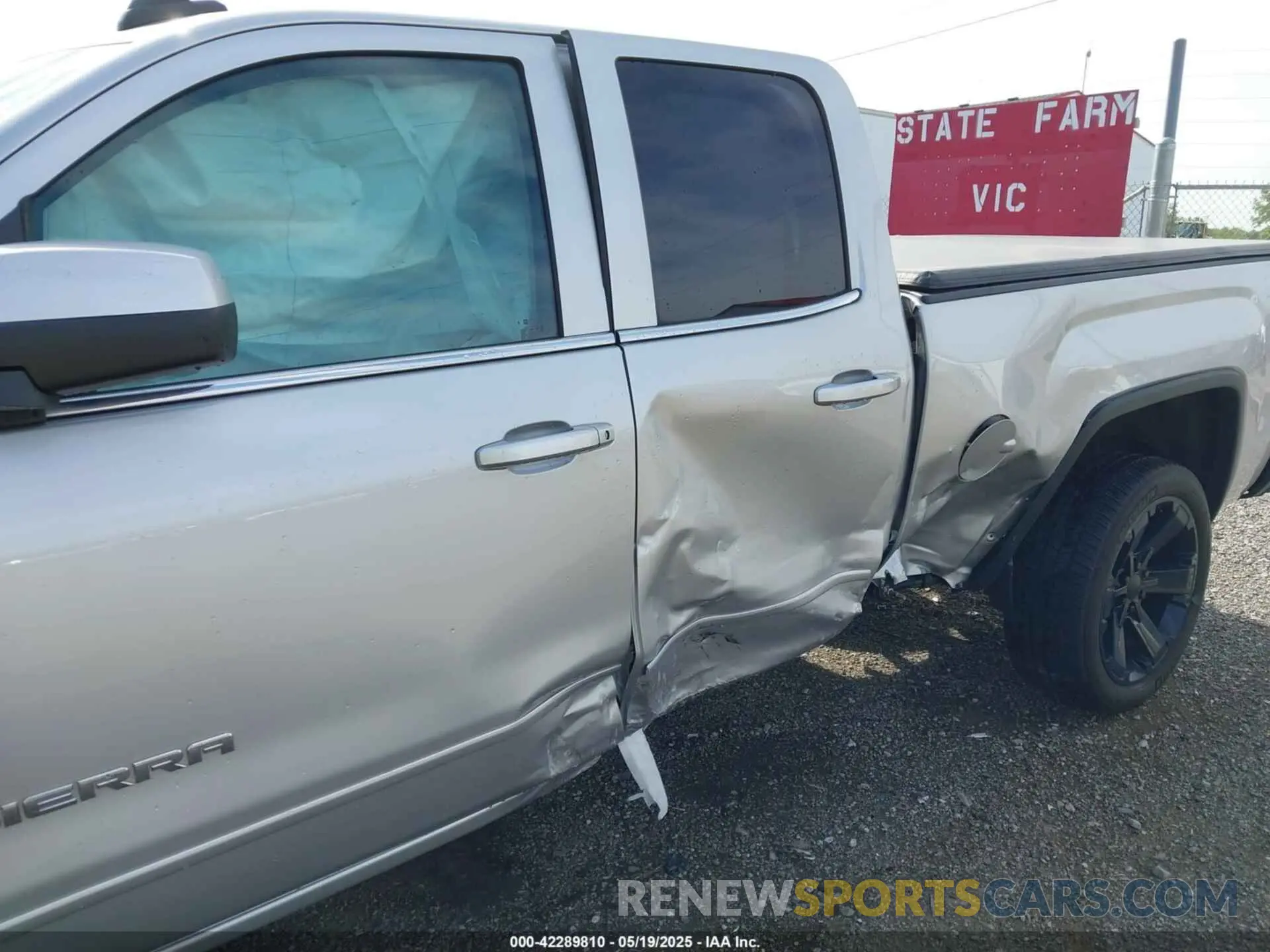 14 Photograph of a damaged car 2GTV2MEC5K1239240 GMC SIERRA 1500 LIMITED 2019
