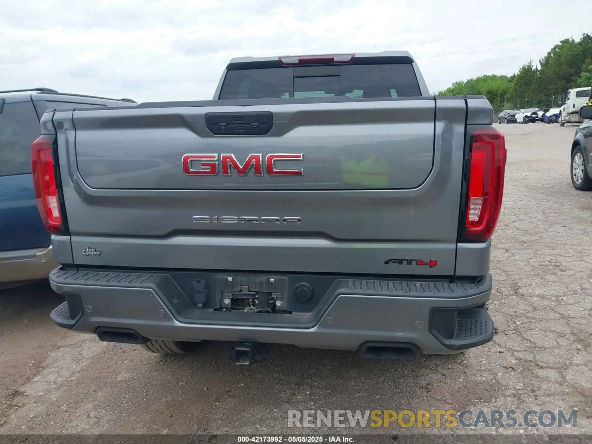 17 Photograph of a damaged car 1GTP9EEL3NZ183143 GMC SIERRA 1500 LIMITED 2022