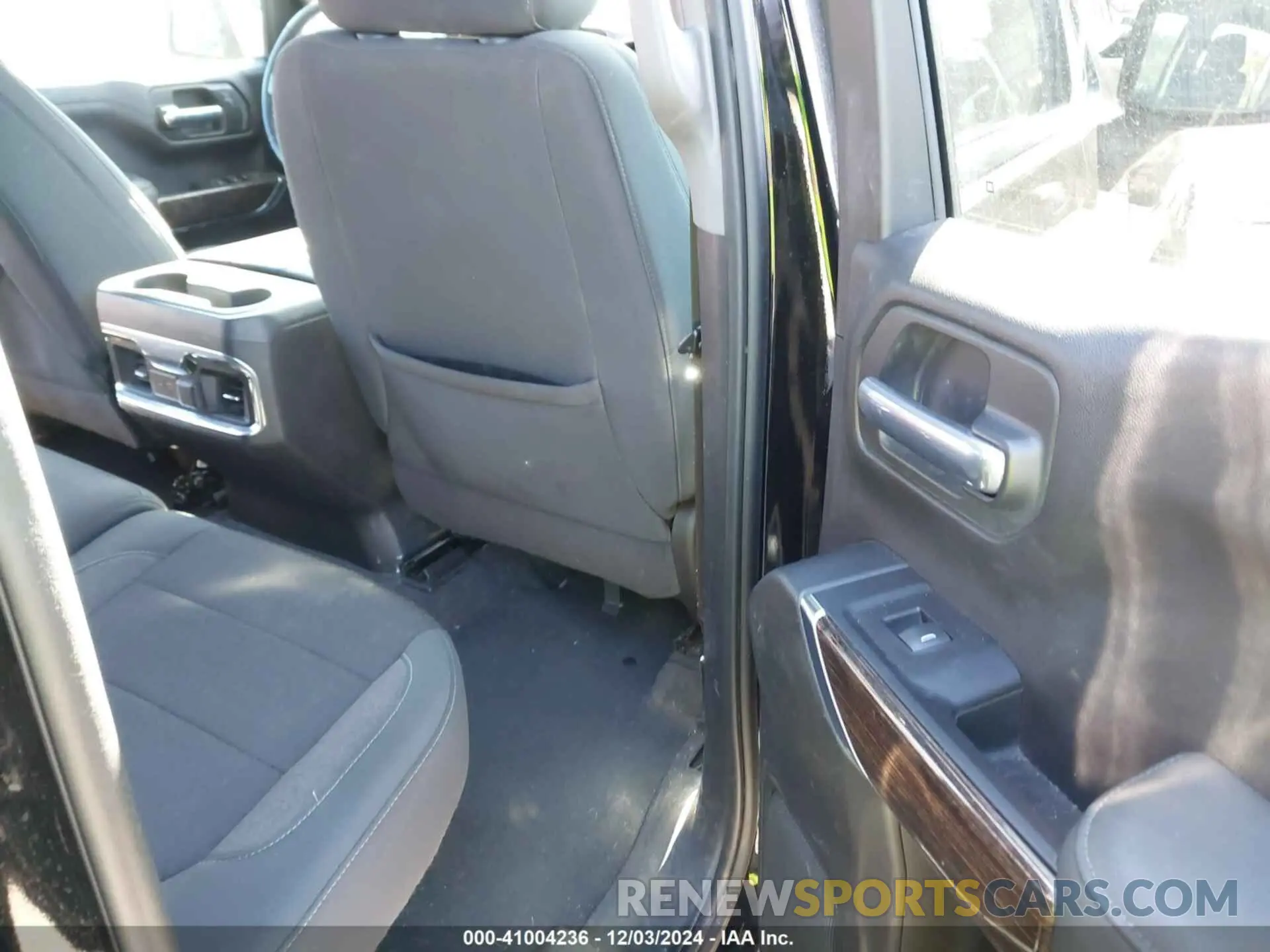 8 Photograph of a damaged car 1GTR8CEK5NZ227330 GMC SIERRA 1500 LIMITED 2022