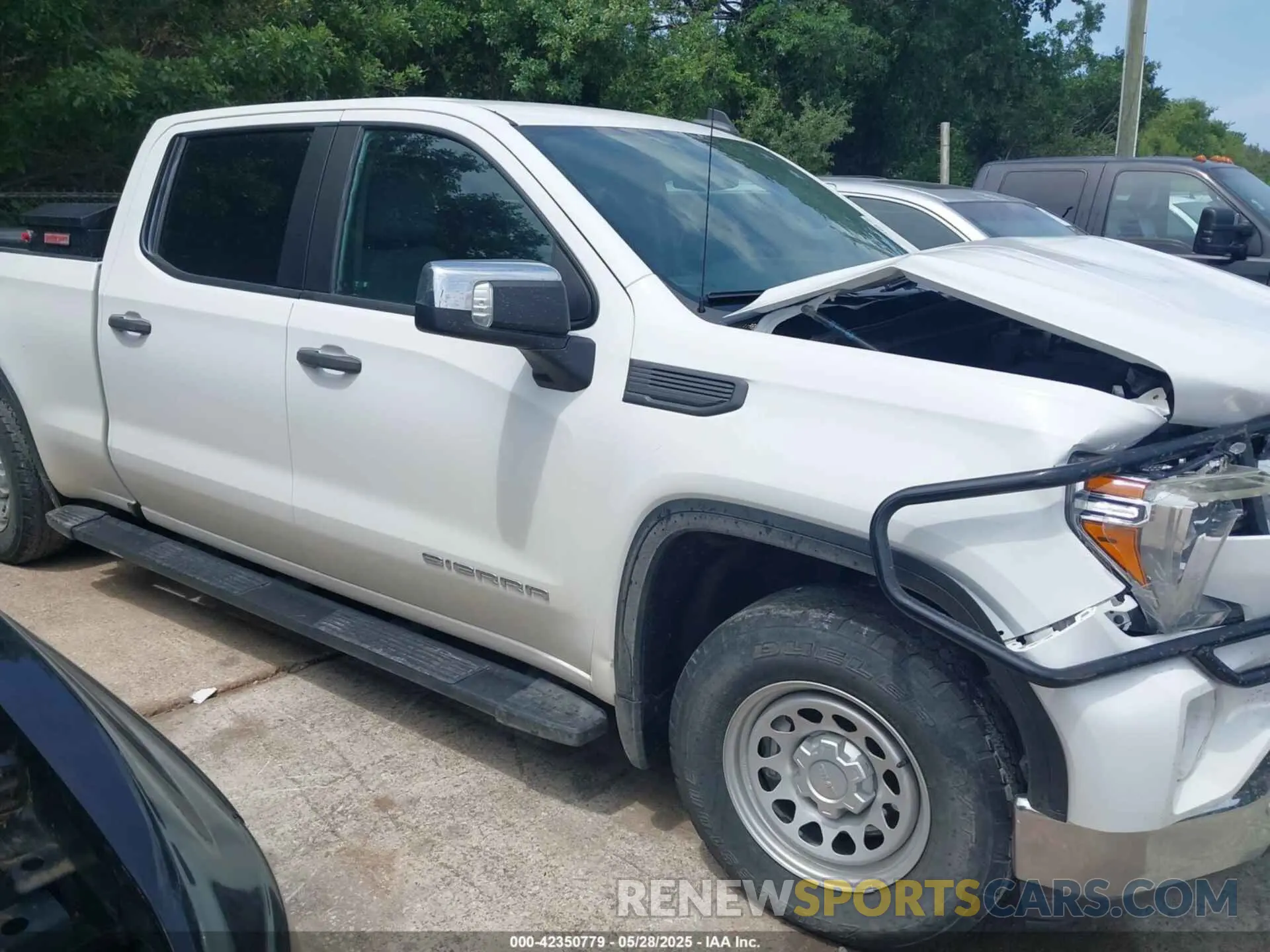 13 Photograph of a damaged car 1GTU9AED1NZ155720 GMC SIERRA 1500 LIMITED 2022