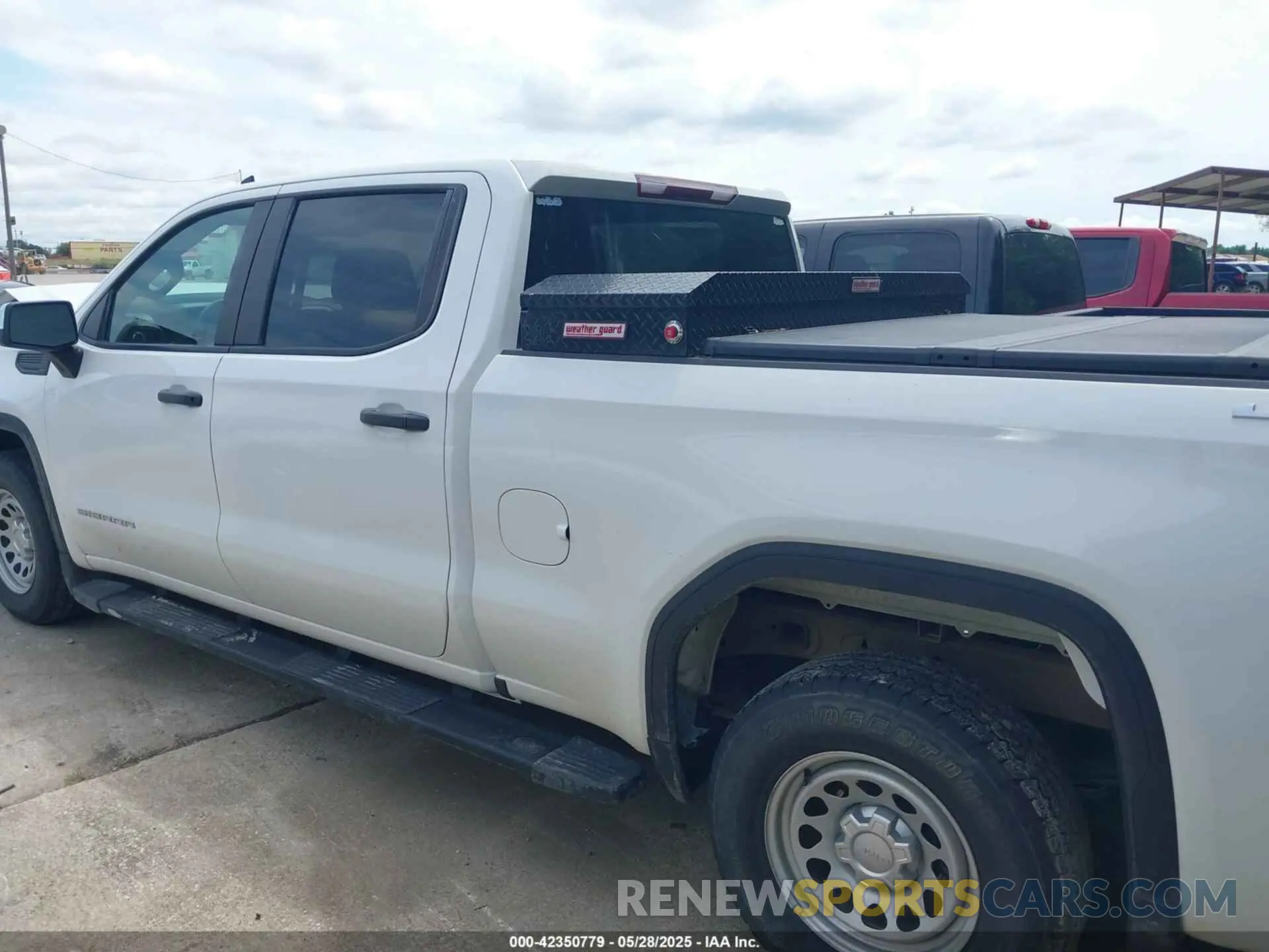 14 Photograph of a damaged car 1GTU9AED1NZ155720 GMC SIERRA 1500 LIMITED 2022