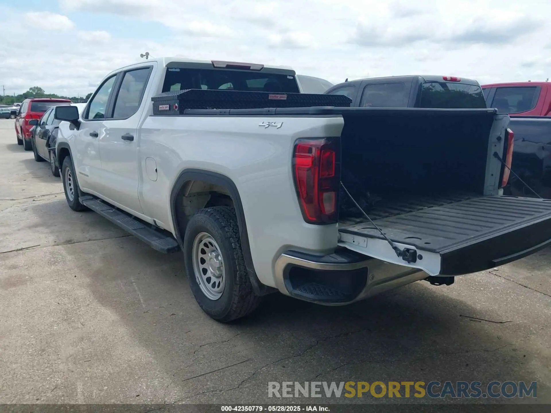 3 Photograph of a damaged car 1GTU9AED1NZ155720 GMC SIERRA 1500 LIMITED 2022