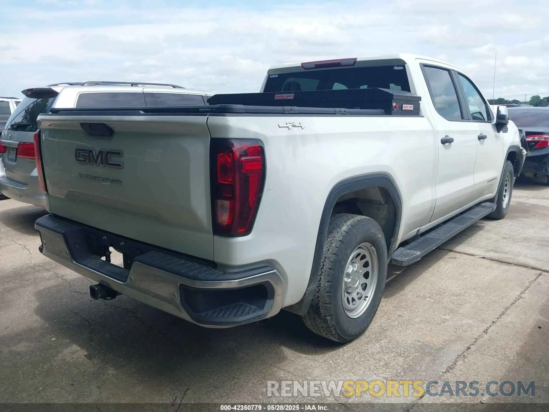 4 Photograph of a damaged car 1GTU9AED1NZ155720 GMC SIERRA 1500 LIMITED 2022