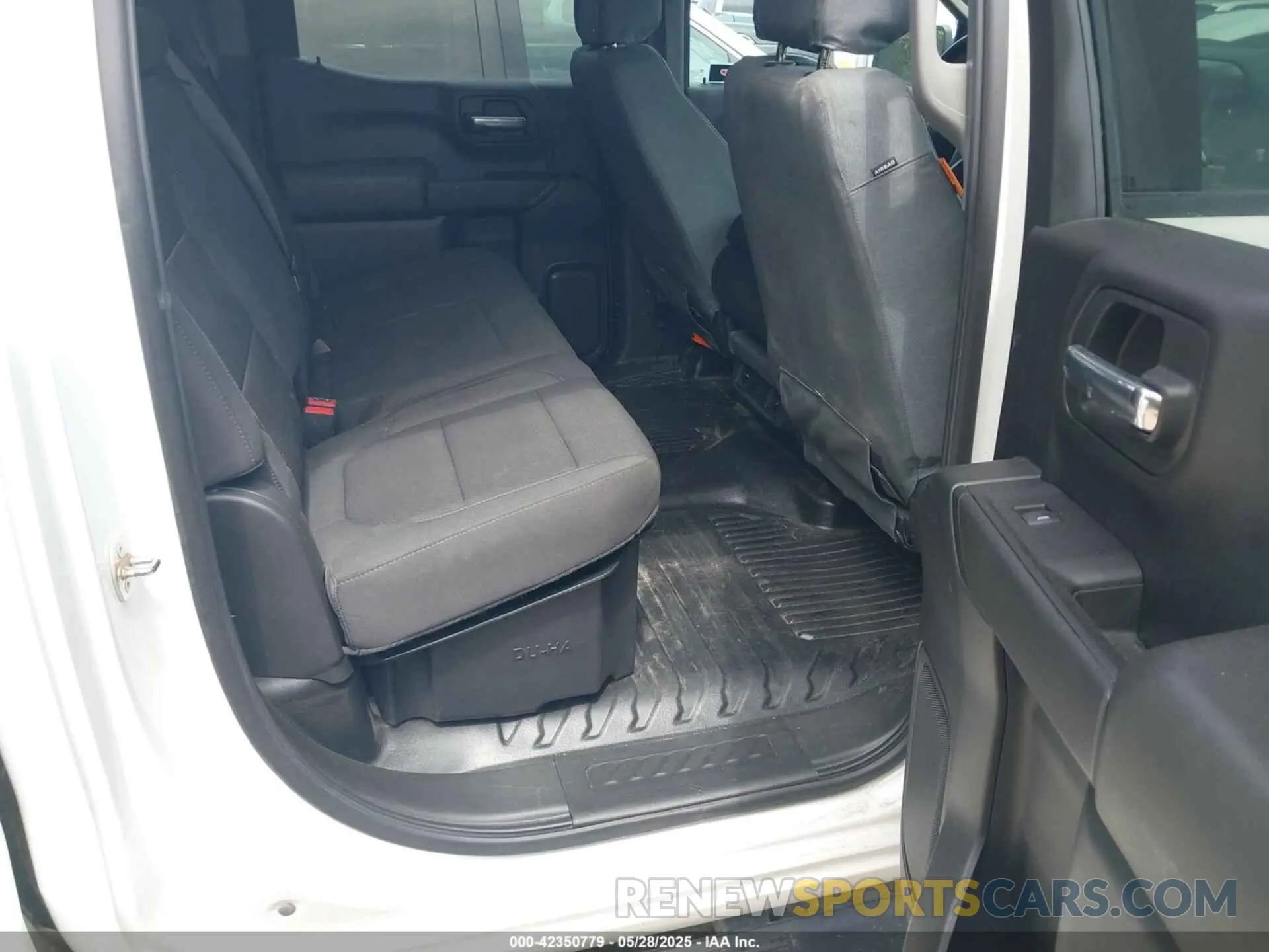 8 Photograph of a damaged car 1GTU9AED1NZ155720 GMC SIERRA 1500 LIMITED 2022