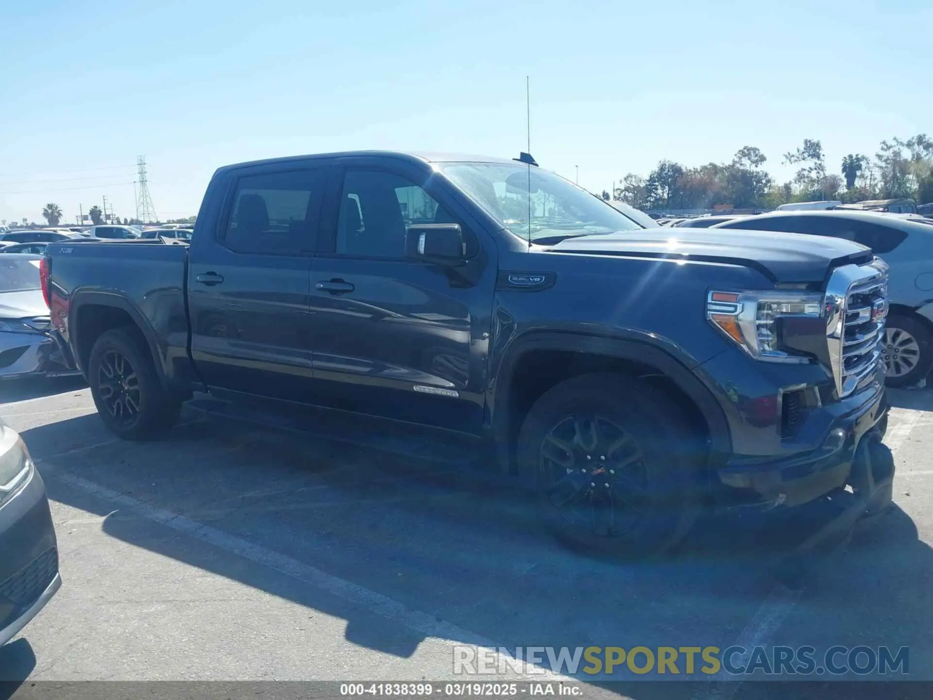 13 Photograph of a damaged car 1GTU9CED8NZ180495 GMC SIERRA 1500 LIMITED 2022