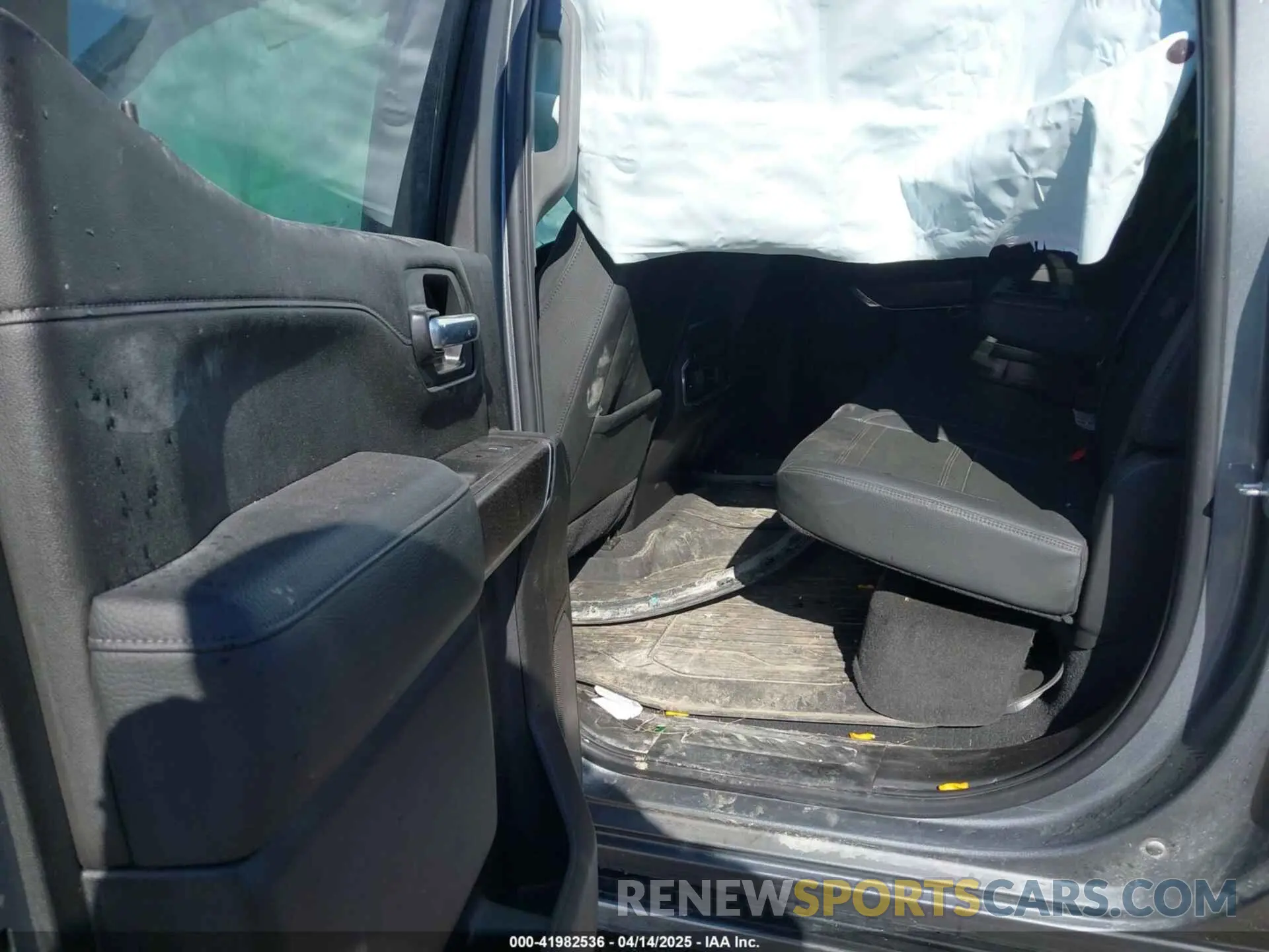 8 Photograph of a damaged car 1GTU9FETXNZ193239 GMC SIERRA 1500 LIMITED 2022