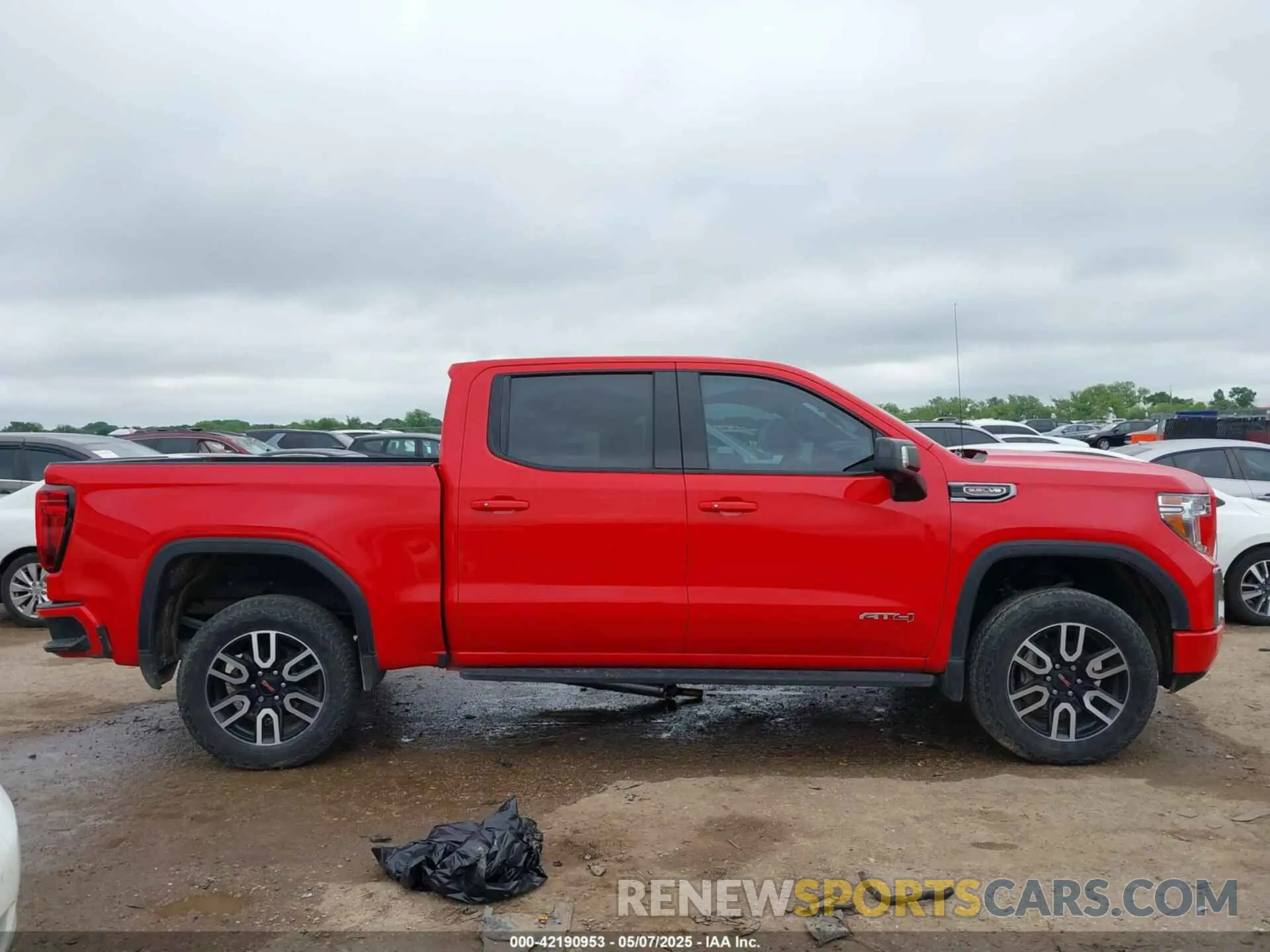 13 Photograph of a damaged car 3GTP9EEL9NG123934 GMC SIERRA 1500 LIMITED 2022