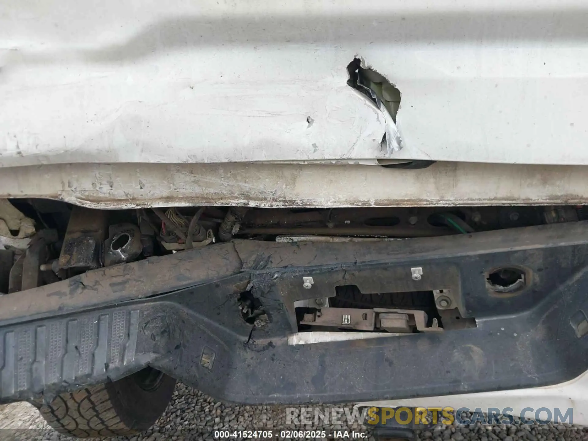 18 Photograph of a damaged car 3GTP9EELXNG117009 GMC SIERRA 1500 LIMITED 2022
