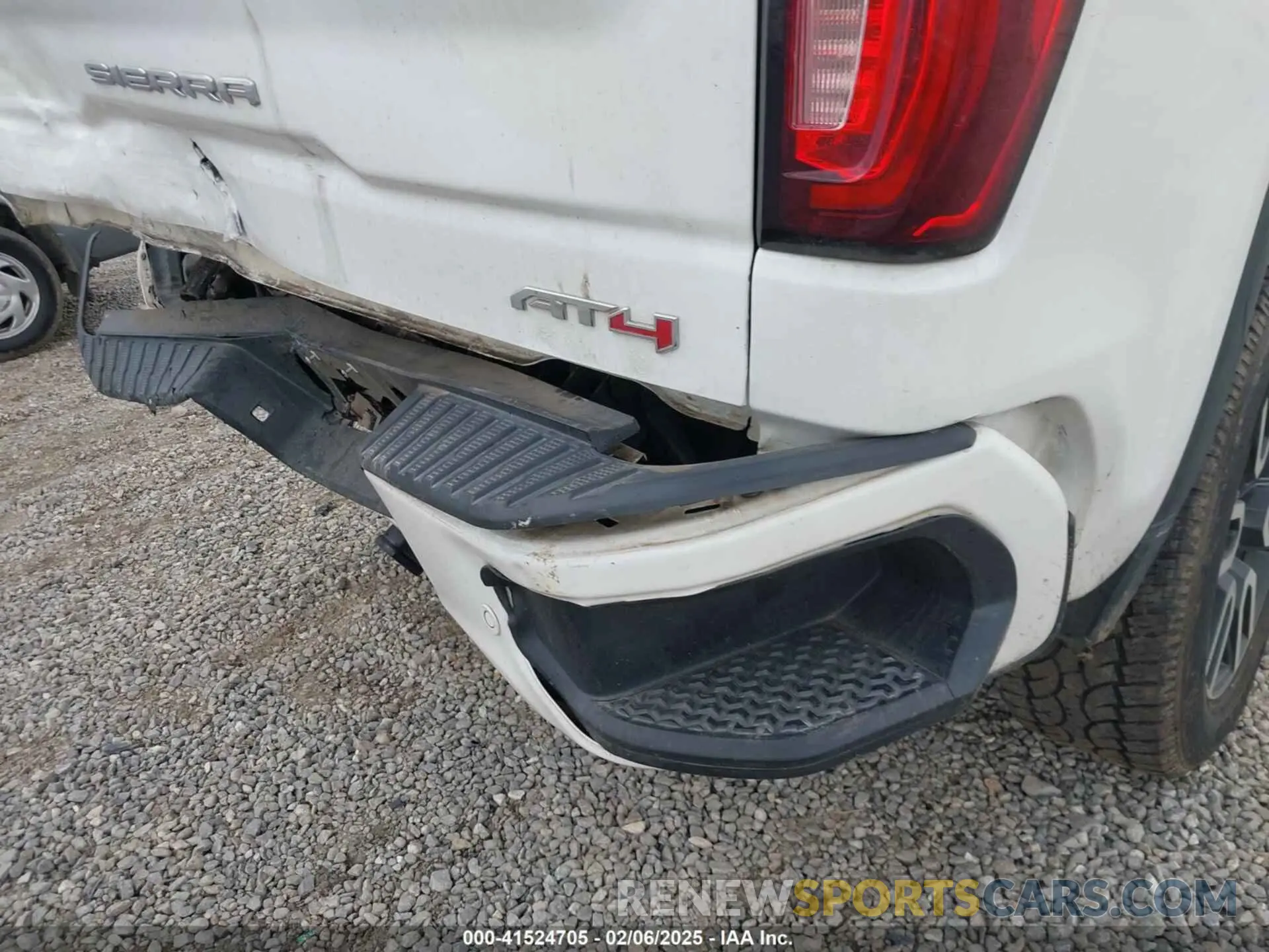 19 Photograph of a damaged car 3GTP9EELXNG117009 GMC SIERRA 1500 LIMITED 2022