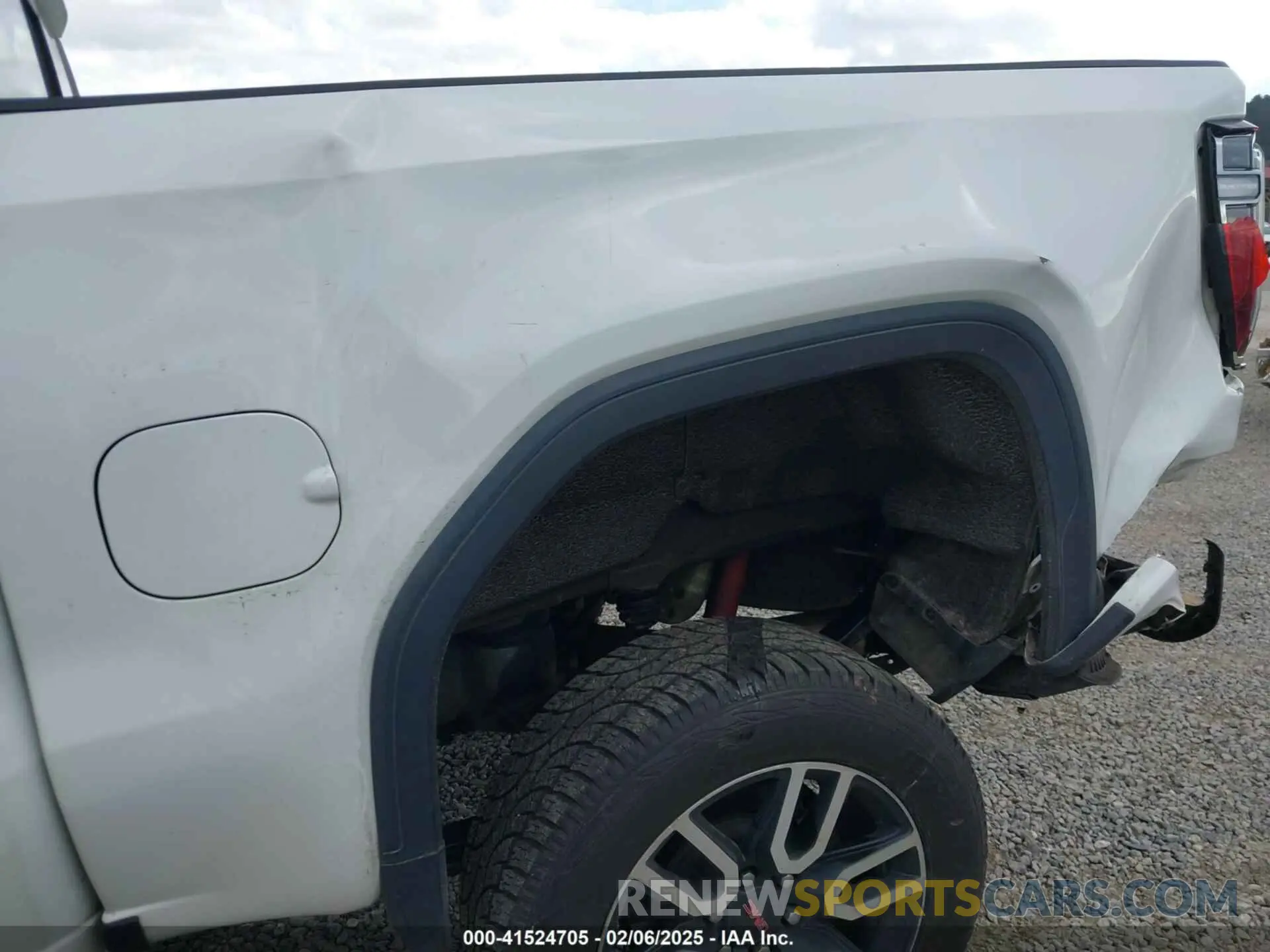 21 Photograph of a damaged car 3GTP9EELXNG117009 GMC SIERRA 1500 LIMITED 2022