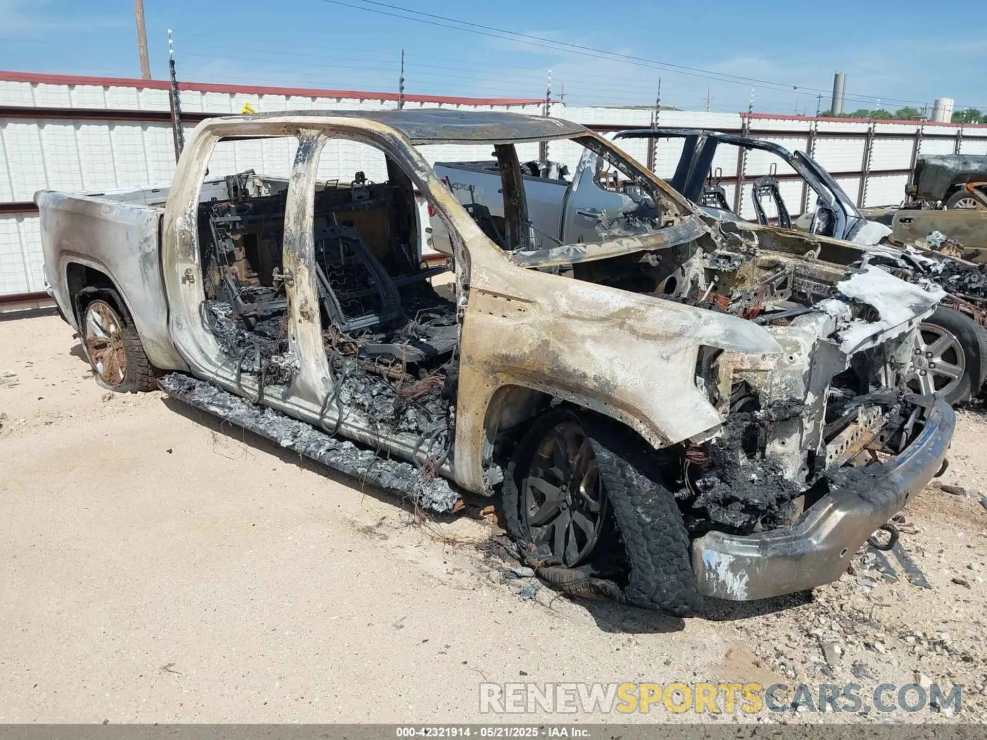 1 Photograph of a damaged car 3GTU9DED0NG196924 GMC SIERRA 1500 LIMITED 2022
