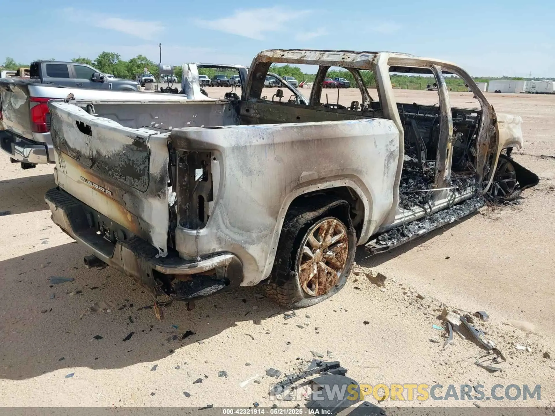 4 Photograph of a damaged car 3GTU9DED0NG196924 GMC SIERRA 1500 LIMITED 2022